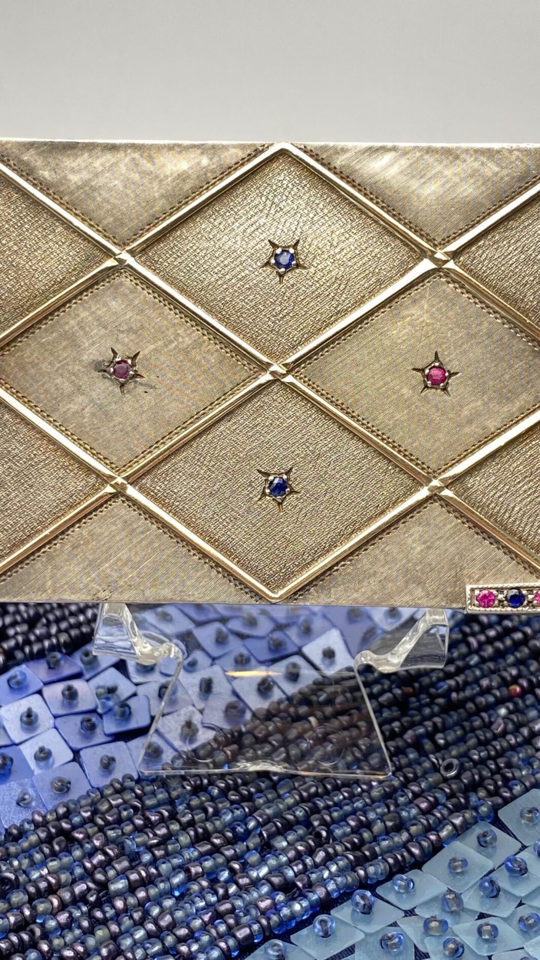 TROUSSE IN ARGENTO 925, ORO 18KT, ZAFFIRI RUBINI E POCHETTE DI PERLINE E STRASS. VINTAGE ANNI ‘50 - immagine 20