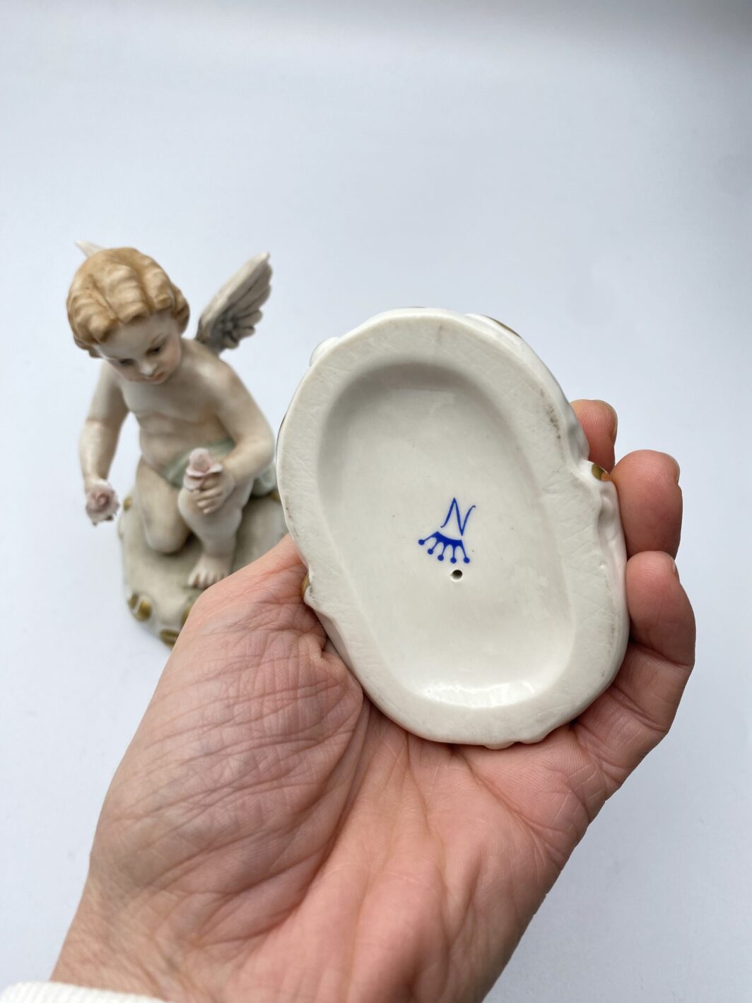 PAIO DI ANGELI IN PORCELLANA DI CAPODIMONTE. NAPOLI, FINE ‘800 - immagine 20