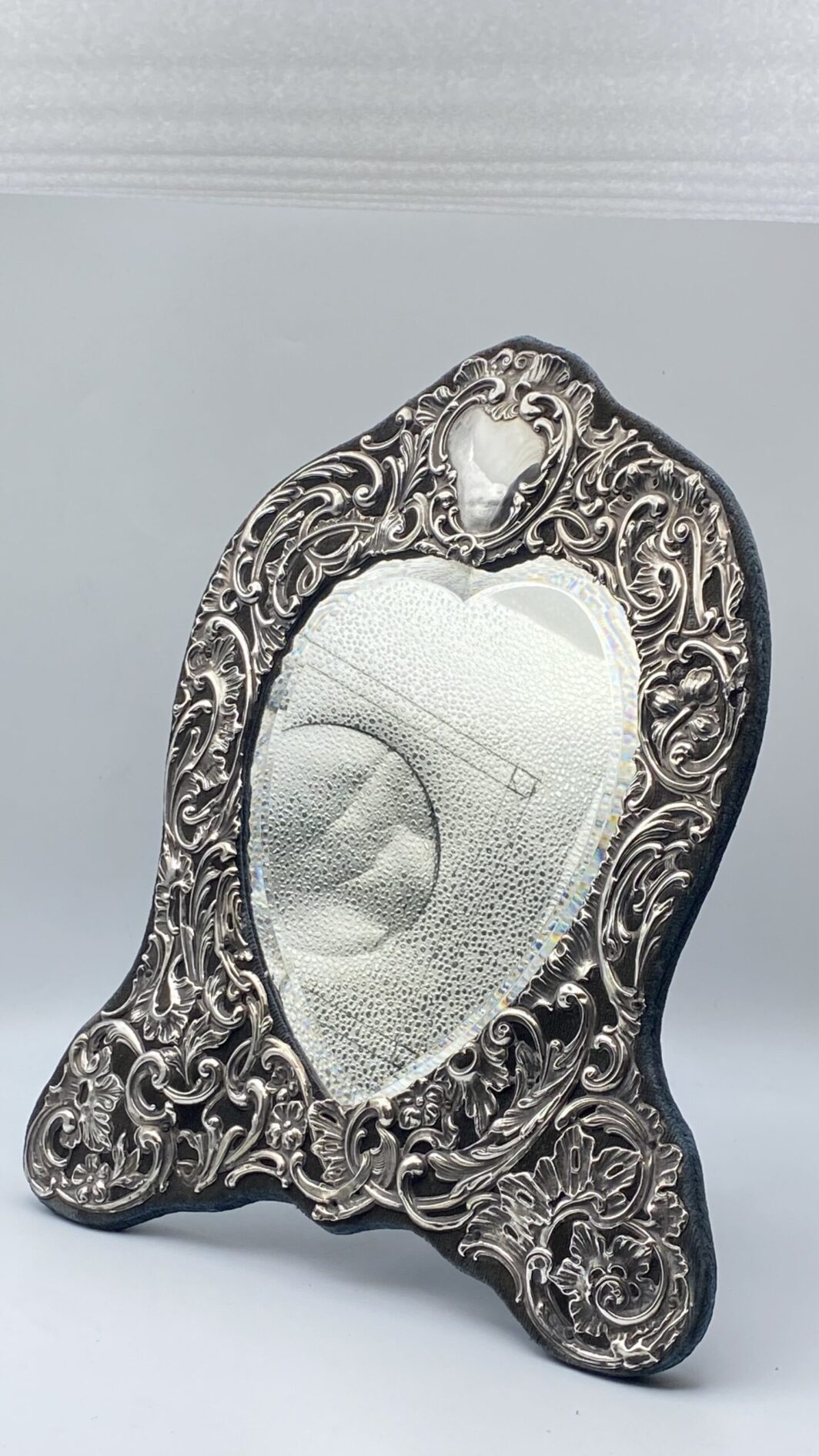 CORNICE A FORMA DI CUORE IN ARGENTO. BIRMINGHAM ANNO 1904 - immagine 2