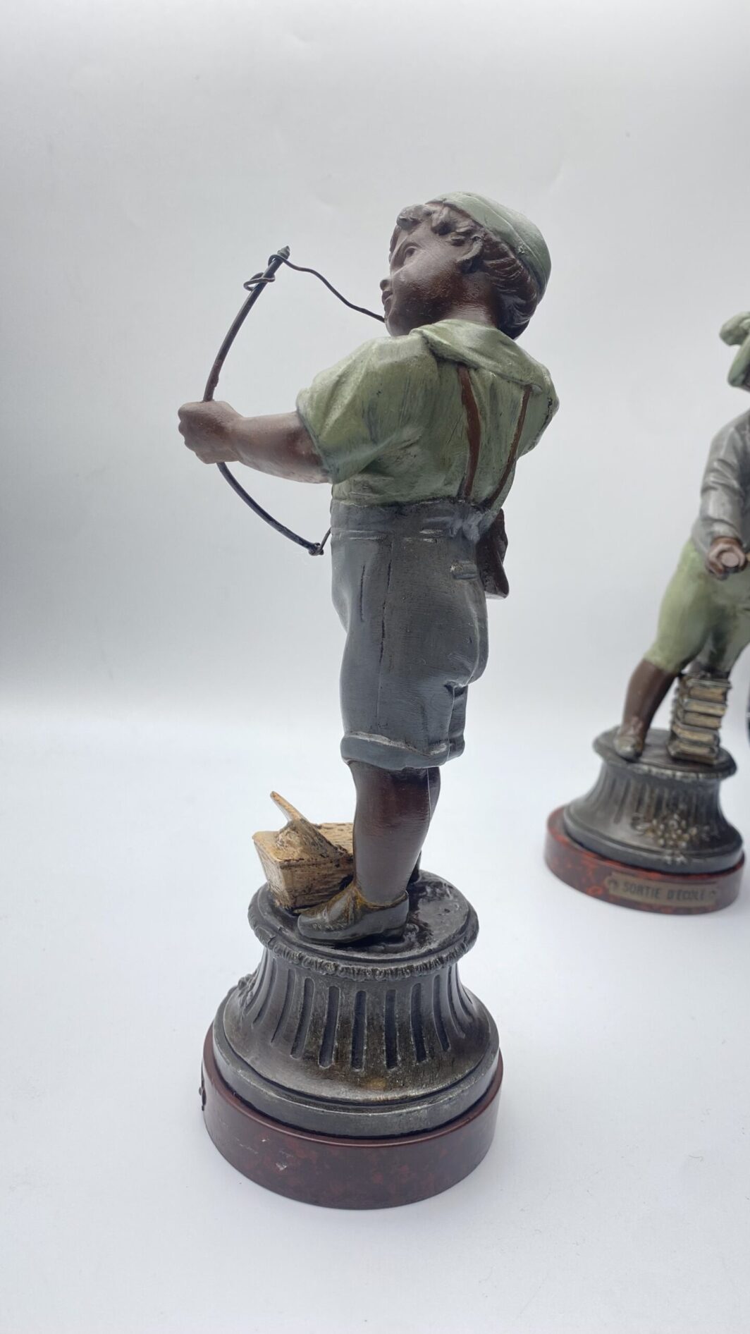 MONELLI ‘’SORTIE DE L’ECOLE’’ IN ANTIMONIO POLICROMO. SCULTORE GEO MAXIM (1885-1940) - immagine 23