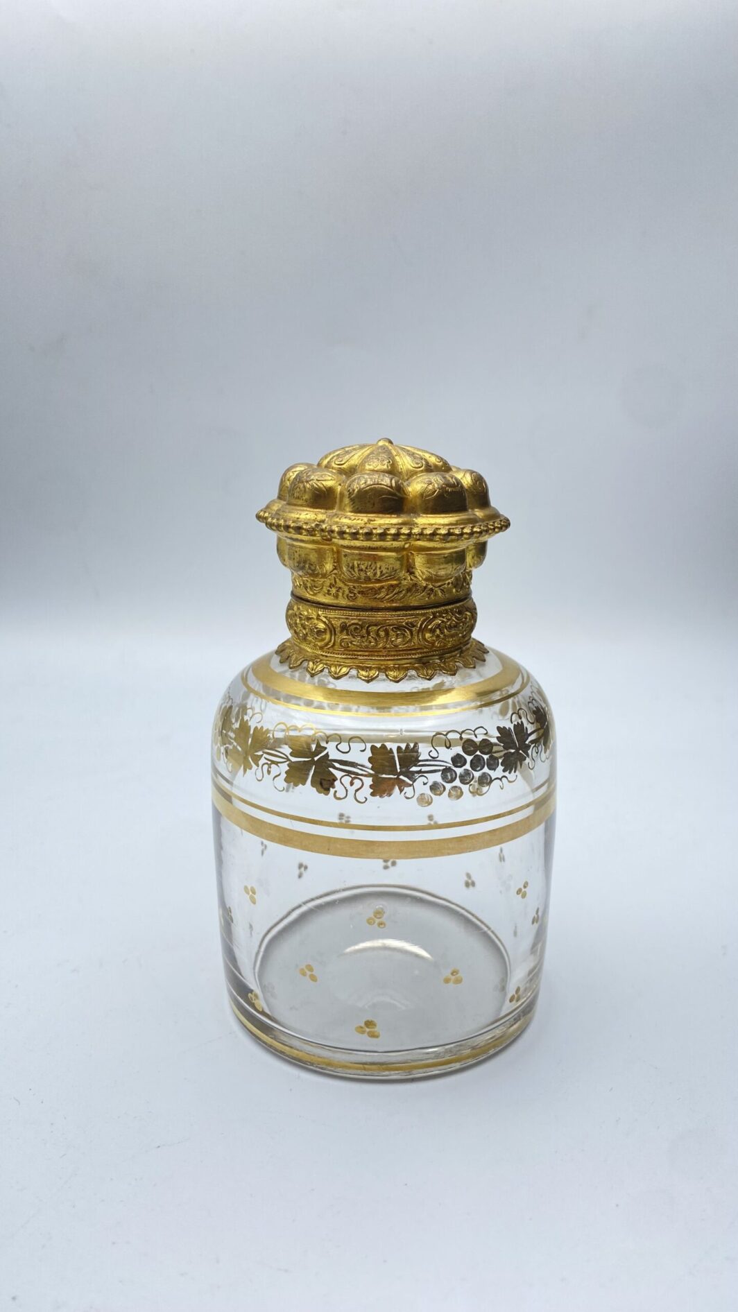 BOTTIGLIA PORTAPROFUMO IN CRISTALLO E PINCHBECK. EPOCA CARLO X 1830 circa
