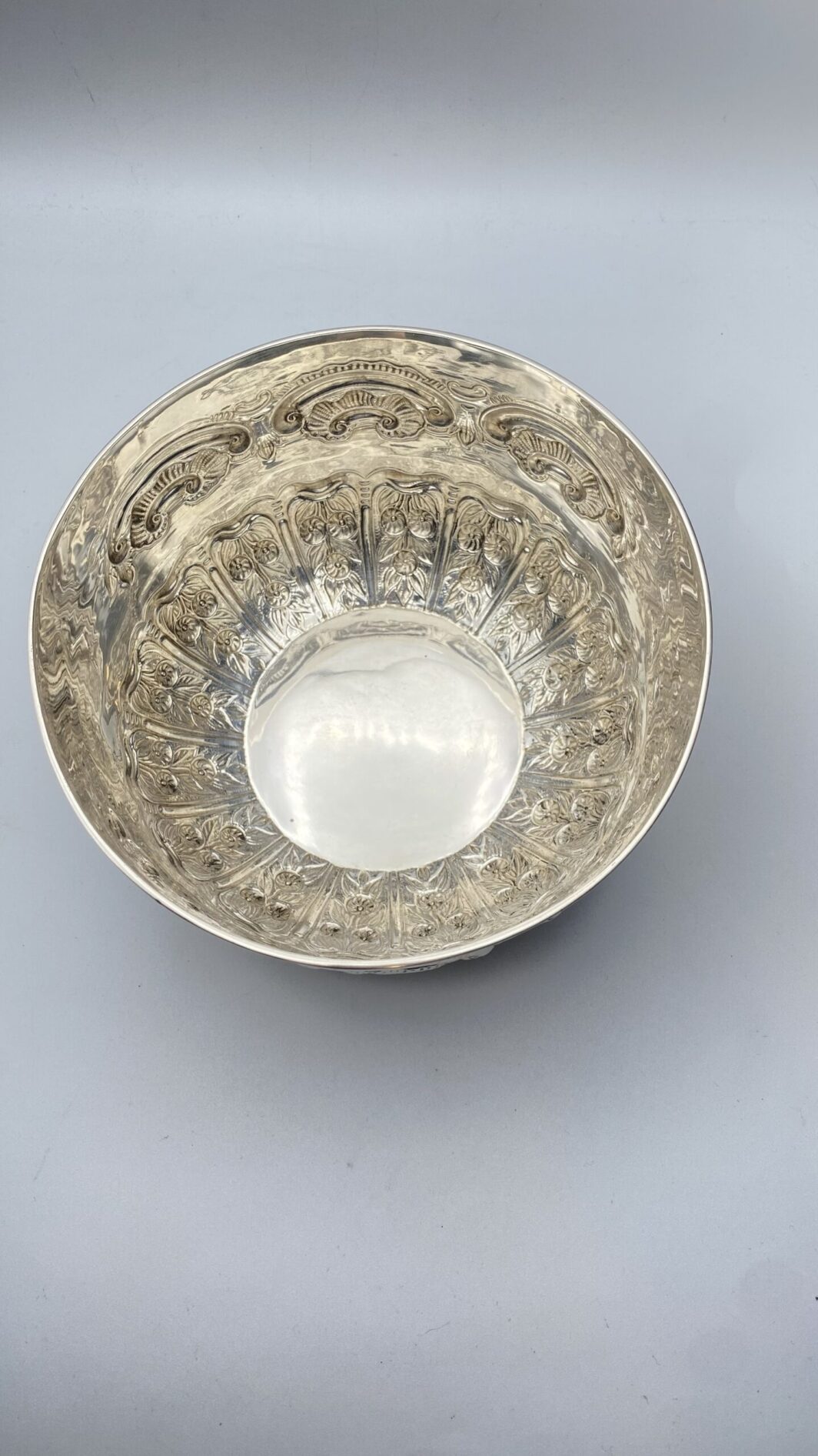GRANDE CIOTOLA IN ARGENTO SBALZATO, INCISO E CESELLATO. LONDRA 1893 - immagine 6