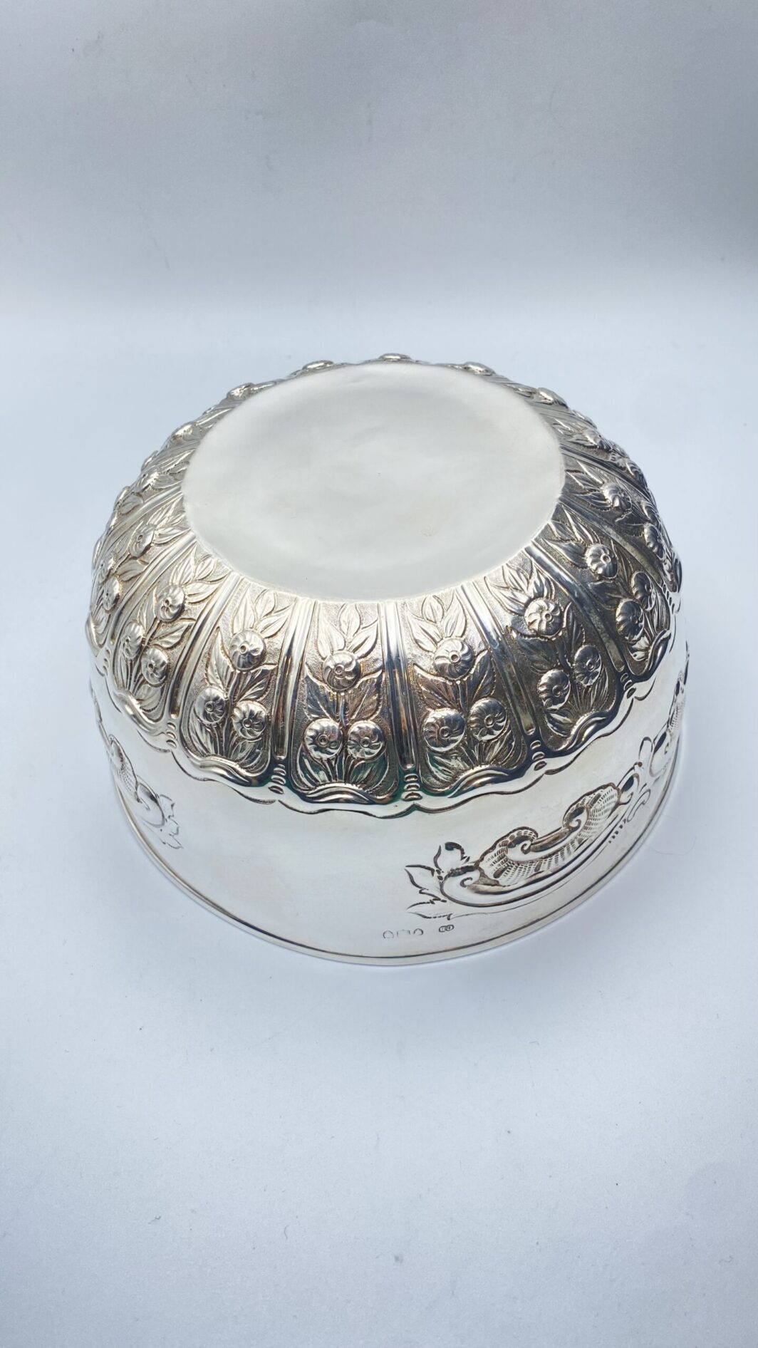 GRANDE CIOTOLA IN ARGENTO SBALZATO, INCISO E CESELLATO. LONDRA 1893 - immagine 9