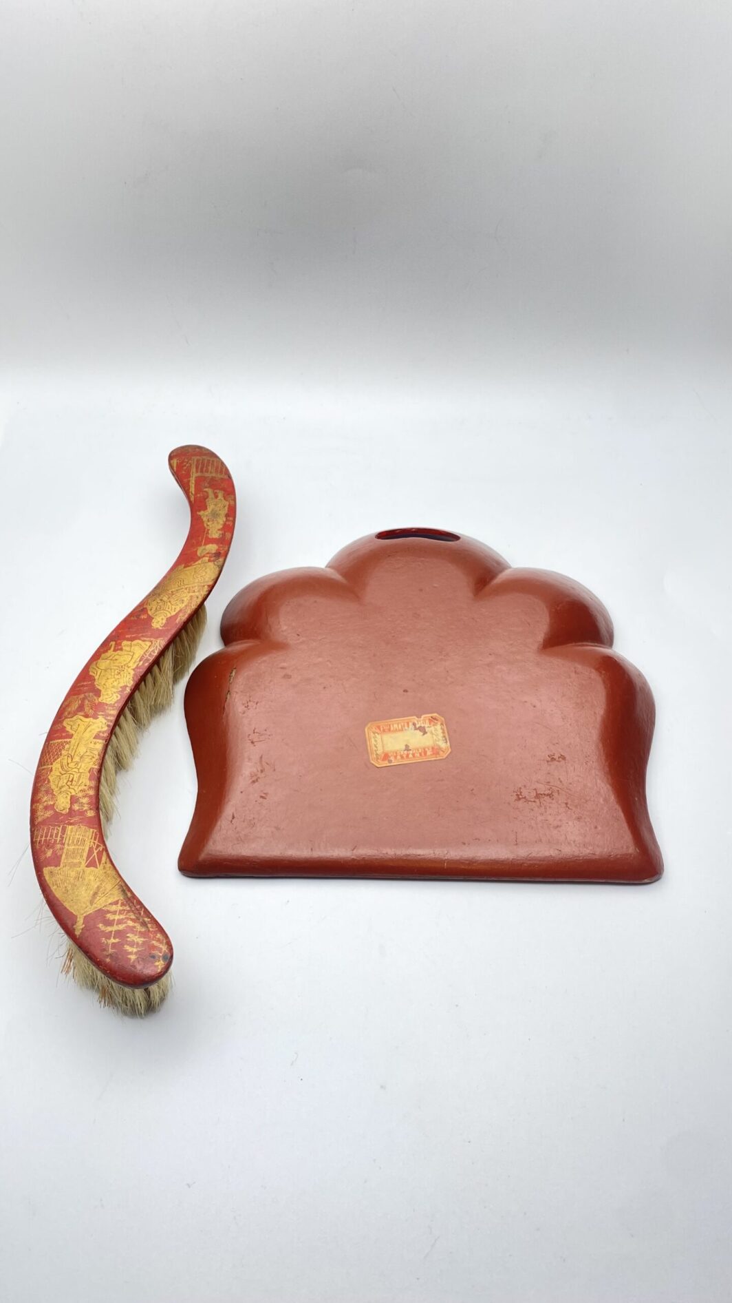 ANTICO SET RACCOGLI BRICIOLE IN PAPIER MACHÉ ROSSO CHINOISE. FRANCIA, NAPOLEONE III - immagine 13