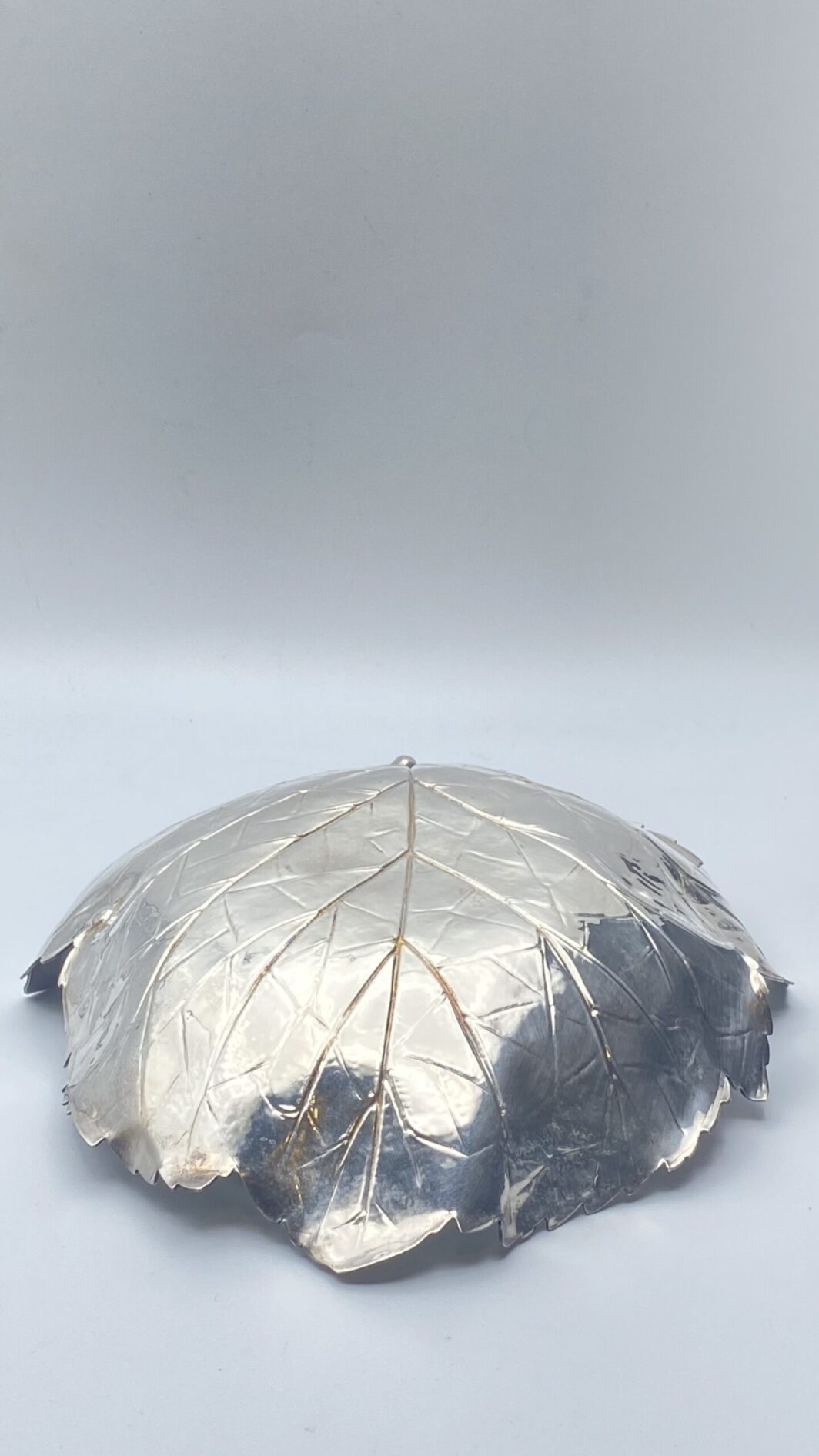 GRANDE SALVER VINTAGE ANNI ‘80 IN ARGENTO 925 LAVORATO A MANO, FIRMATO SANDRI. - immagine 3