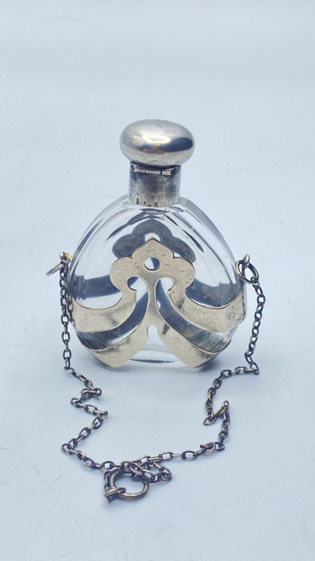 PORTAPROFUMO CON CATENINA, IN ARGENTO E CRISTALLO. ART NOUVEAU, FINE ‘800/PRIMI ‘900 - immagine 4