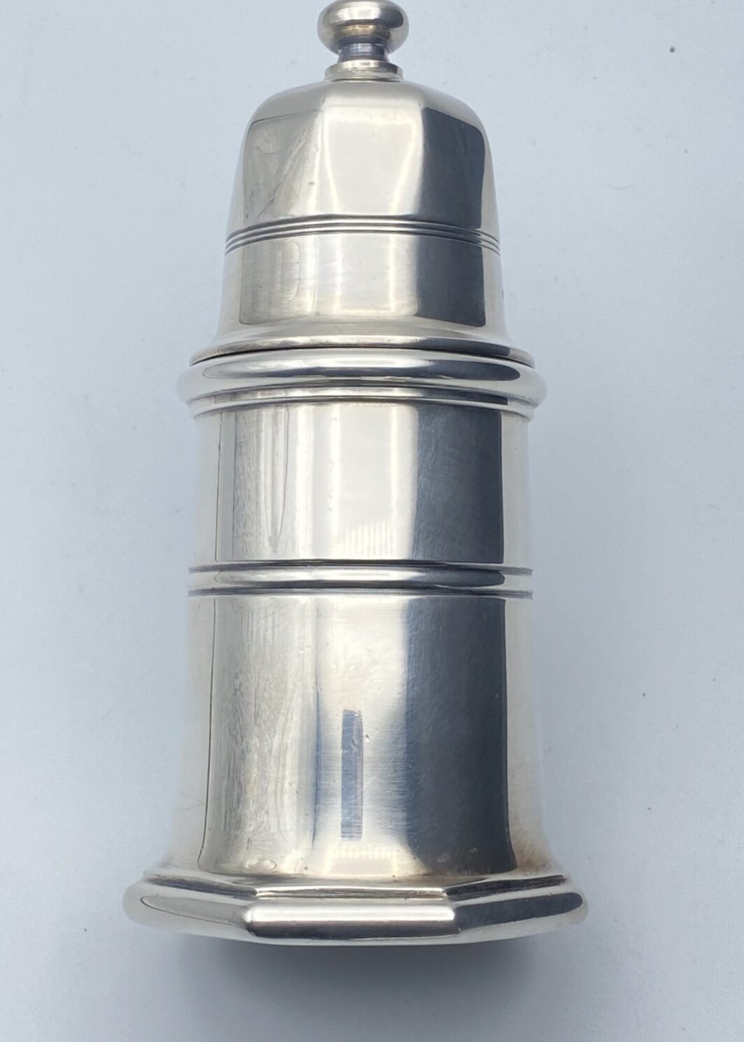 SPARGIZUCCHERO IN ARGENTO CHRISTOFLE. FRANCIA, PRIMI ‘900