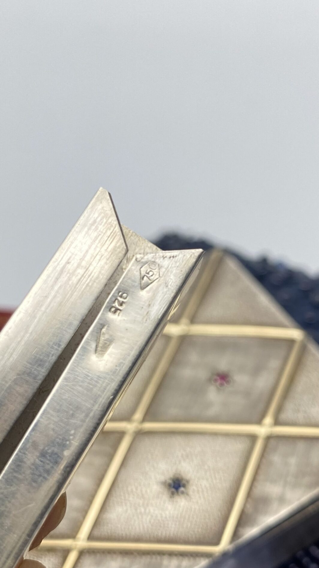 TROUSSE IN ARGENTO 925, ORO 18KT, ZAFFIRI RUBINI E POCHETTE DI PERLINE E STRASS. VINTAGE ANNI ‘50 - immagine 33
