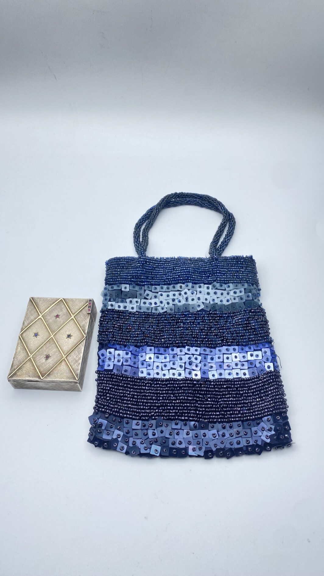TROUSSE IN ARGENTO 925, ORO 18KT, ZAFFIRI RUBINI E POCHETTE DI PERLINE E STRASS. VINTAGE ANNI ‘50 - immagine 26
