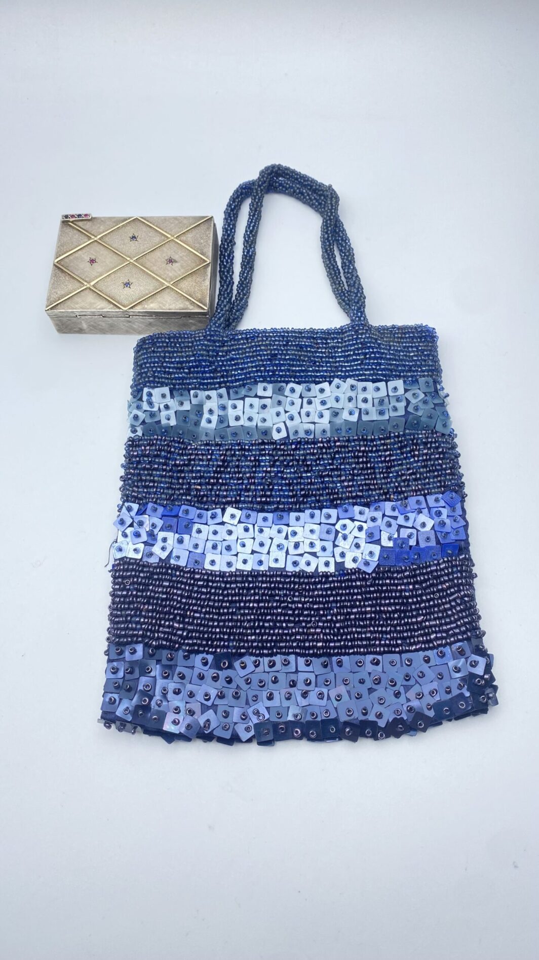 TROUSSE IN ARGENTO 925, ORO 18KT, ZAFFIRI RUBINI E POCHETTE DI PERLINE E STRASS. VINTAGE ANNI ‘50 - immagine 24