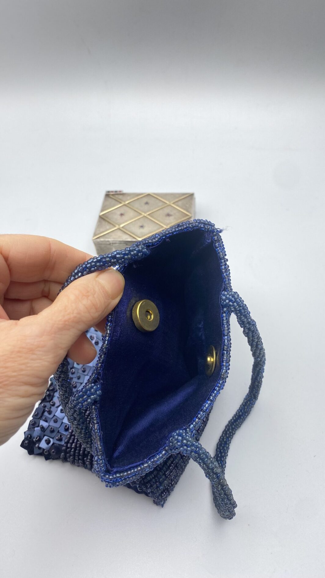 TROUSSE IN ARGENTO 925, ORO 18KT, ZAFFIRI RUBINI E POCHETTE DI PERLINE E STRASS. VINTAGE ANNI ‘50 - immagine 23