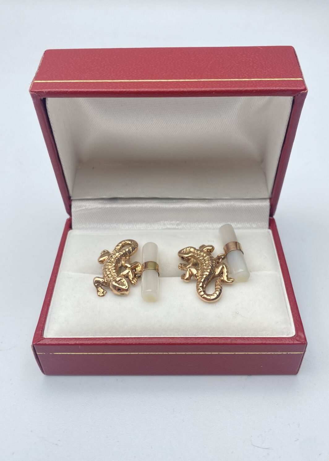 PAIO DI GEMELLI ART DECO, CON GECHI, IN ORO E MADREPERLA. ANNI ‘20ca.