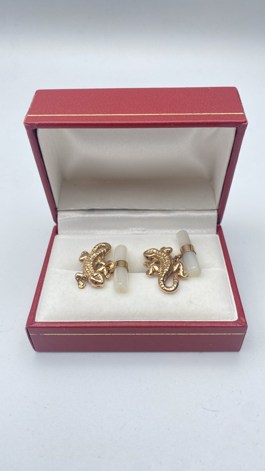 PAIO DI GEMELLI ART DECO, CON GECHI, IN ORO E MADREPERLA. ANNI ‘20ca.