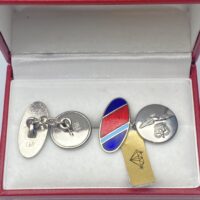 RARO PAIO DI GEMELLI VINTAGE IN METALLO ARGENTATO, SMALTI E STEMMA DELLA RAF - immagine 4