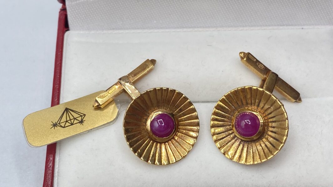 PAIO DI GEMELLI VINTAGE ANNI ‘30, IN ORO 18KT E RUBINI. - immagine 7