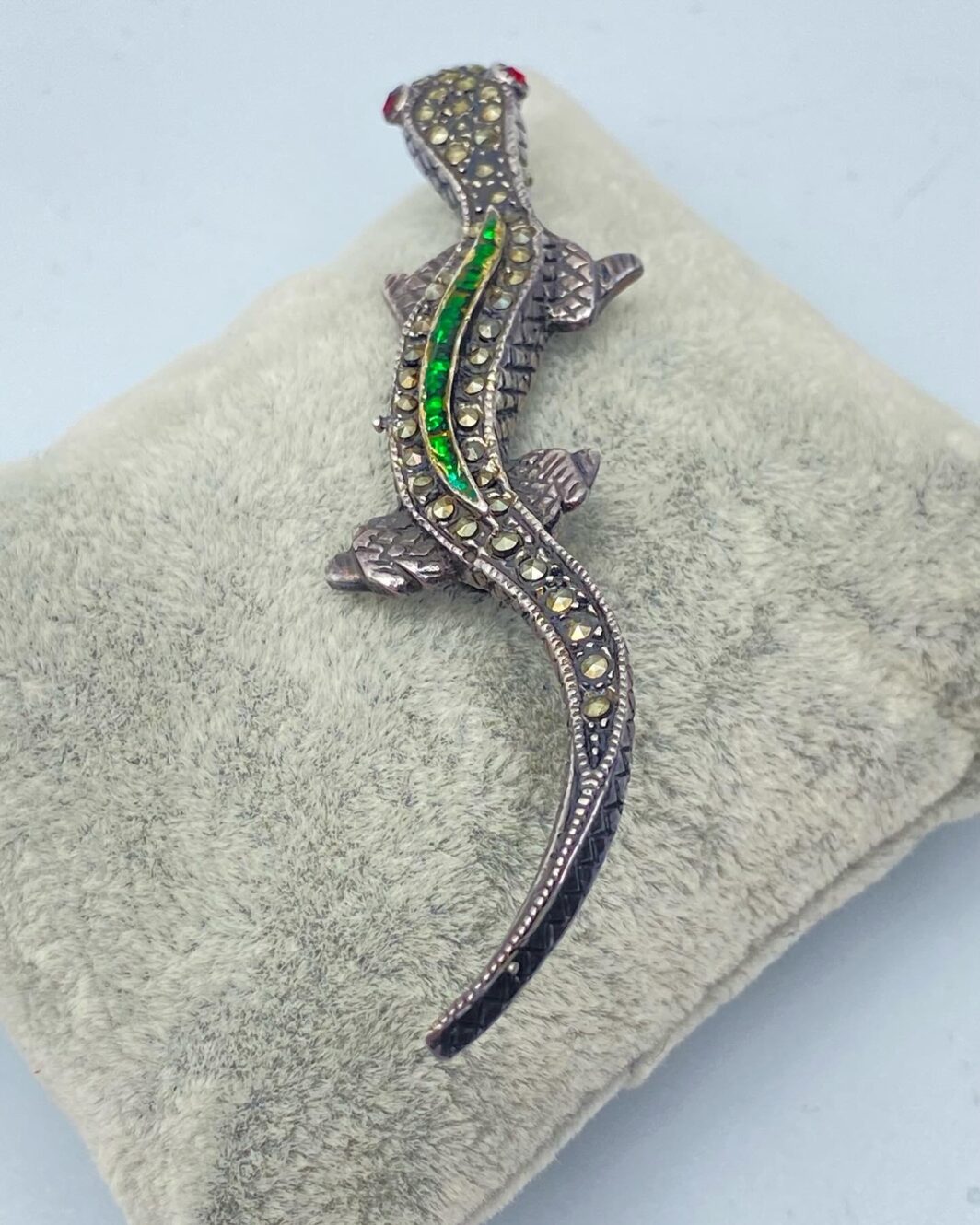 SPILLA VINTAGE IN ARGENTO, CON MARCASSITI E STRASS. ANNI ‘30/‘40 ca. - immagine 6