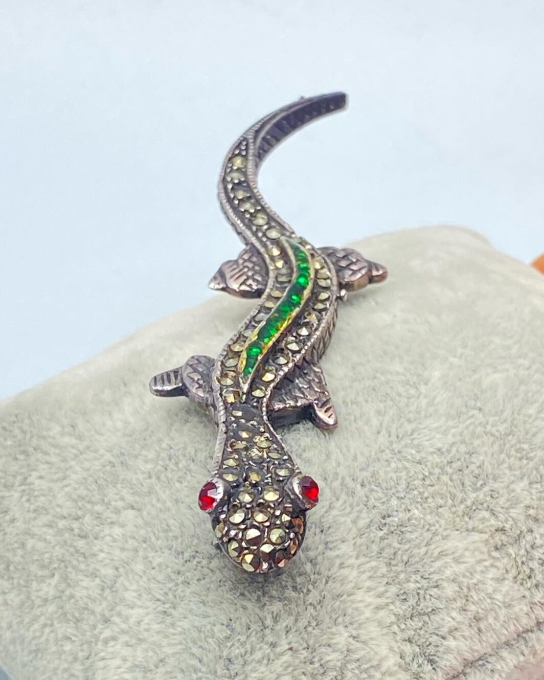 SPILLA VINTAGE IN ARGENTO, CON MARCASSITI E STRASS. ANNI ‘30/‘40 ca. - immagine 11
