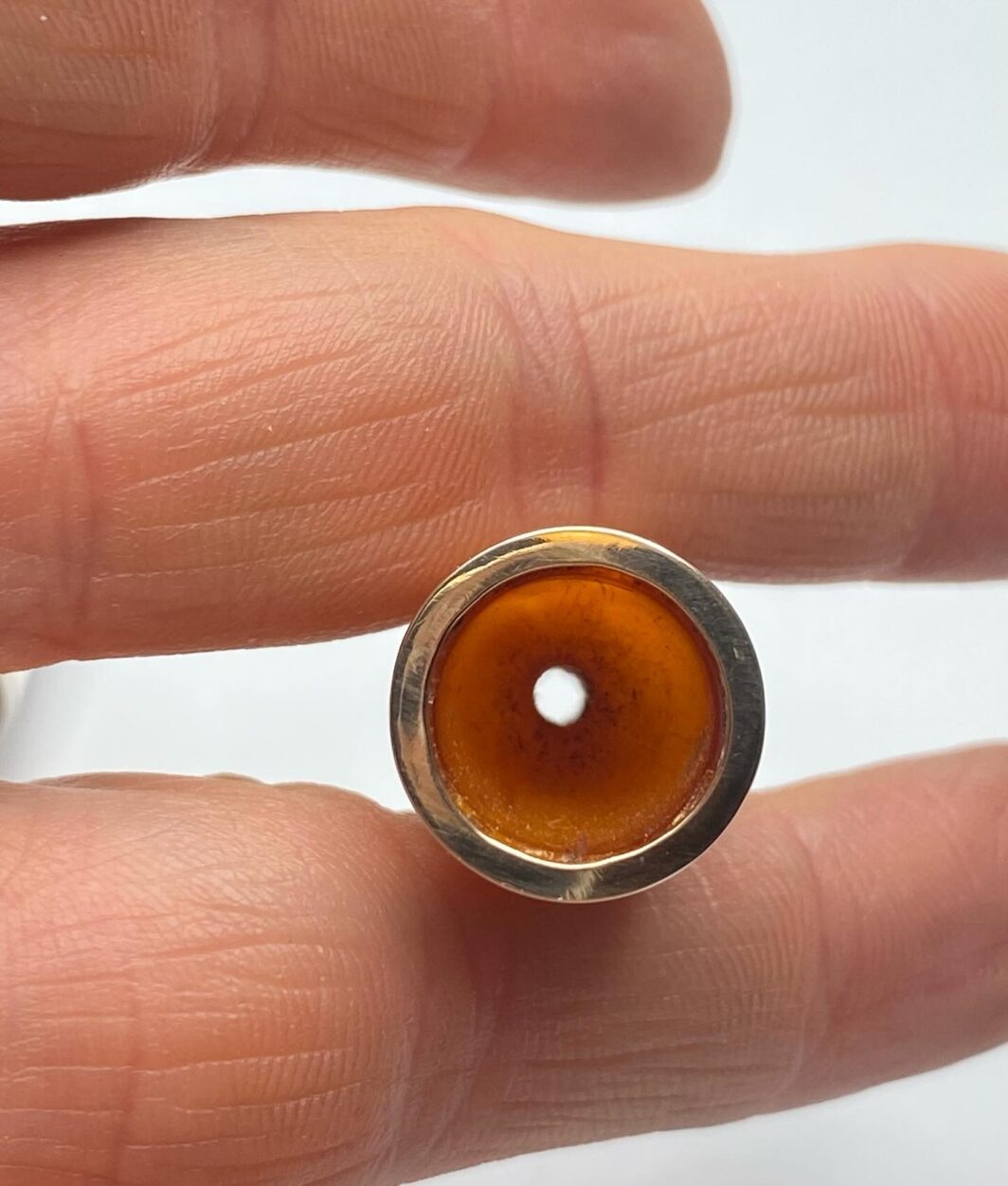 CANNELLO IN AMBRA E ORO BASSO CON CUSTODIA ORIGINALE IN ARGENTO. INGHILTERRA, EPOCA GIORGIO V, 1920ca. - immagine 6
