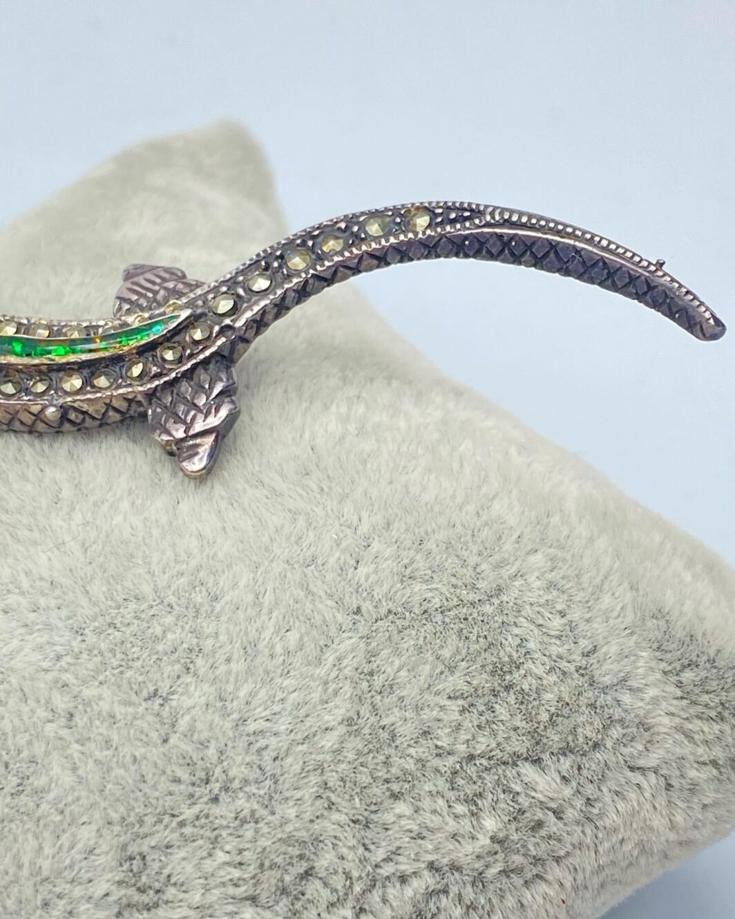 SPILLA VINTAGE IN ARGENTO, CON MARCASSITI E STRASS. ANNI ‘30/‘40 ca. - immagine 7
