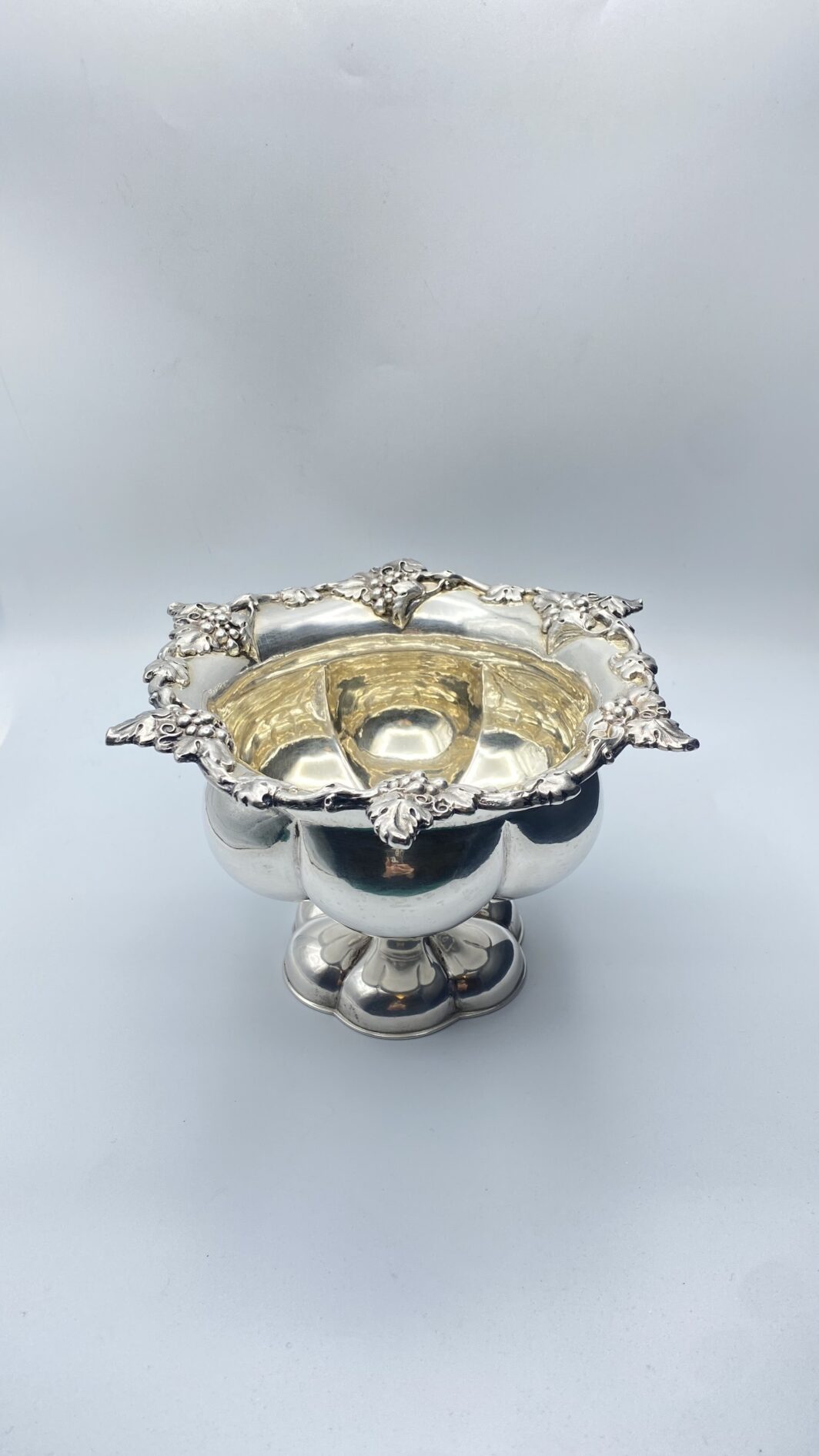STRAORDINARIA ALZATA CON DECORI BACCANALI IN ARGENTO. PUNZONATA SVEZIA ANNO 1860 - immagine 4