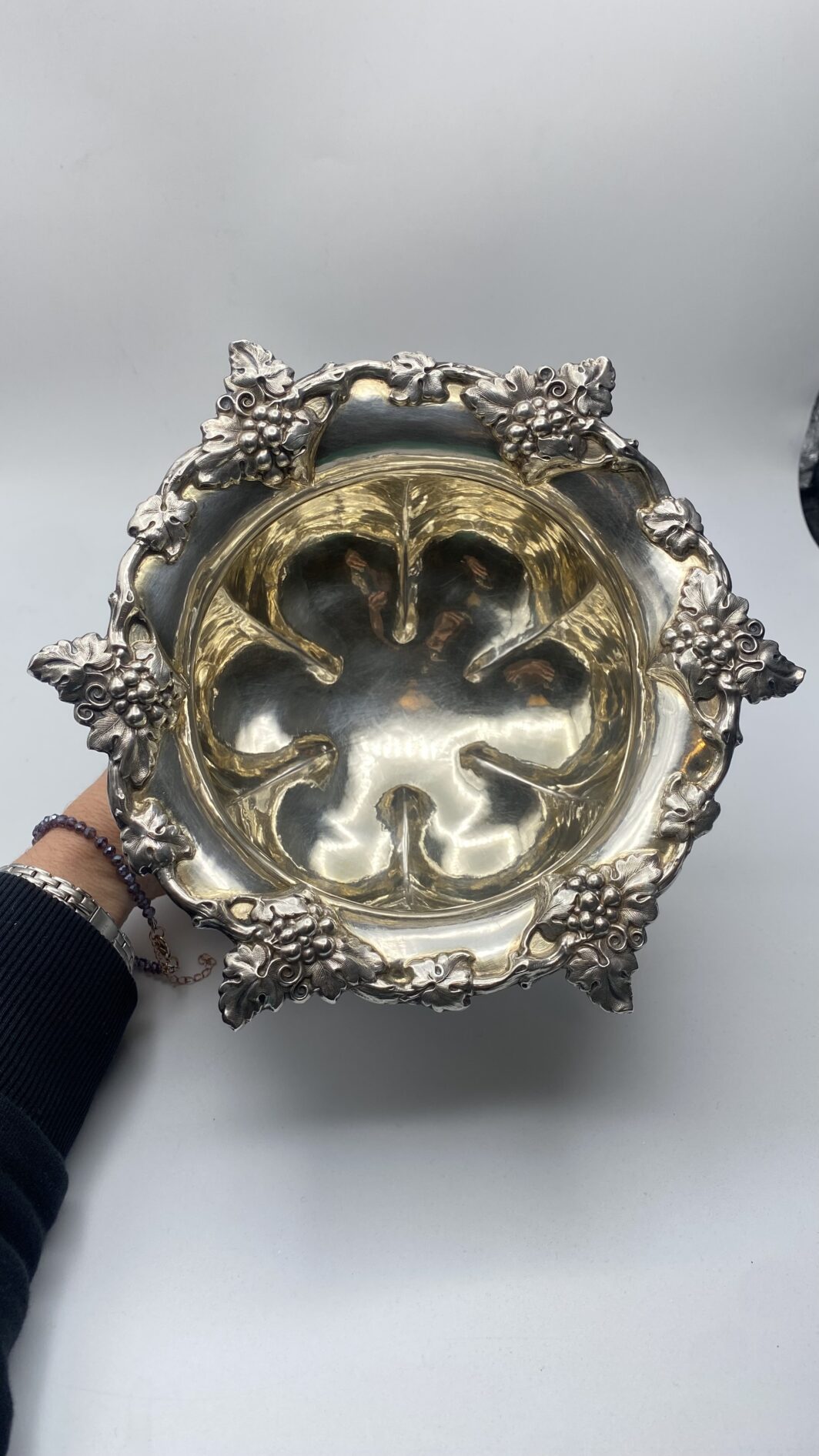 STRAORDINARIA ALZATA CON DECORI BACCANALI IN ARGENTO. PUNZONATA SVEZIA ANNO 1860 - immagine 11