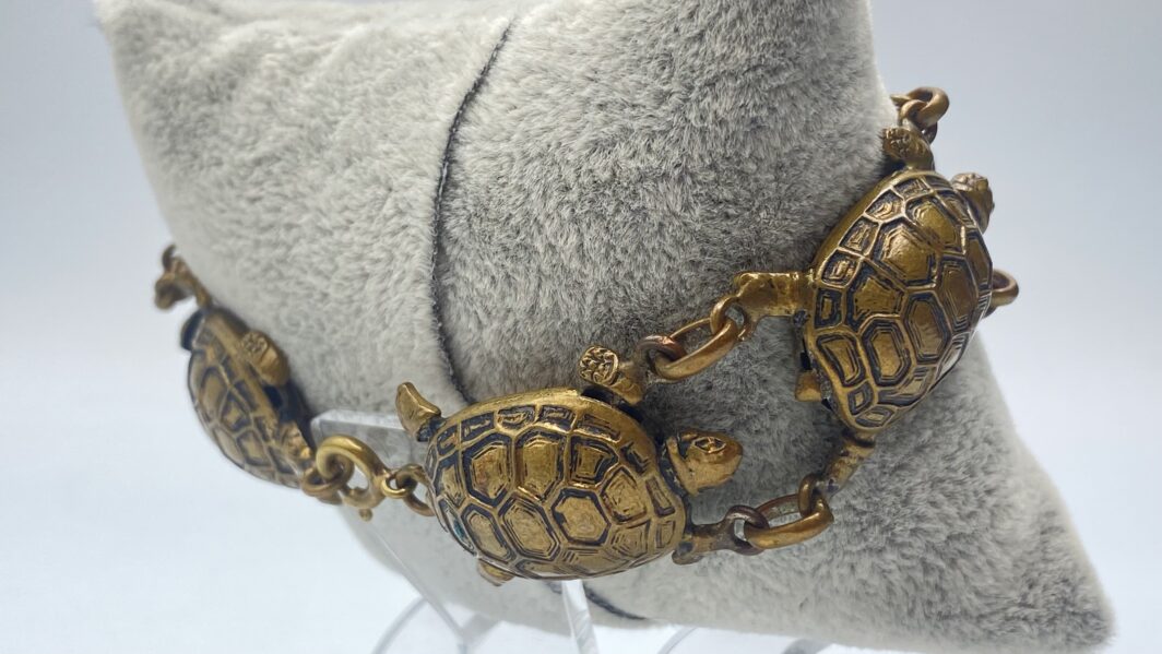 BRACCIALE VINTAGE CON TARTARUGHE, IN METALLO DORATO. ITALIA, PRIMA METÀ DEL XX sec. - immagine 8