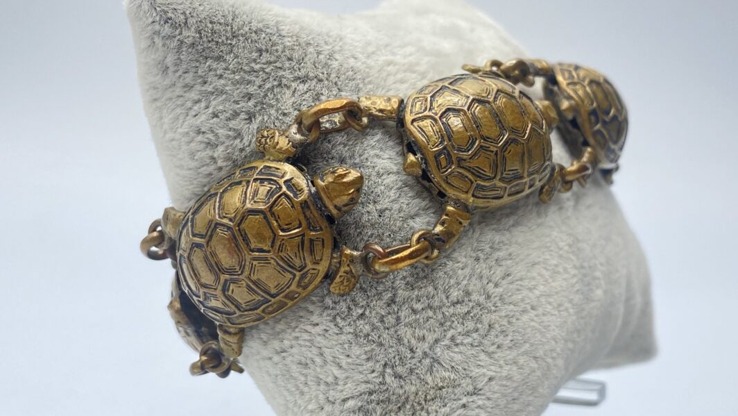 BRACCIALE VINTAGE CON TARTARUGHE, IN METALLO DORATO. ITALIA, PRIMA METÀ DEL XX sec. - immagine 9