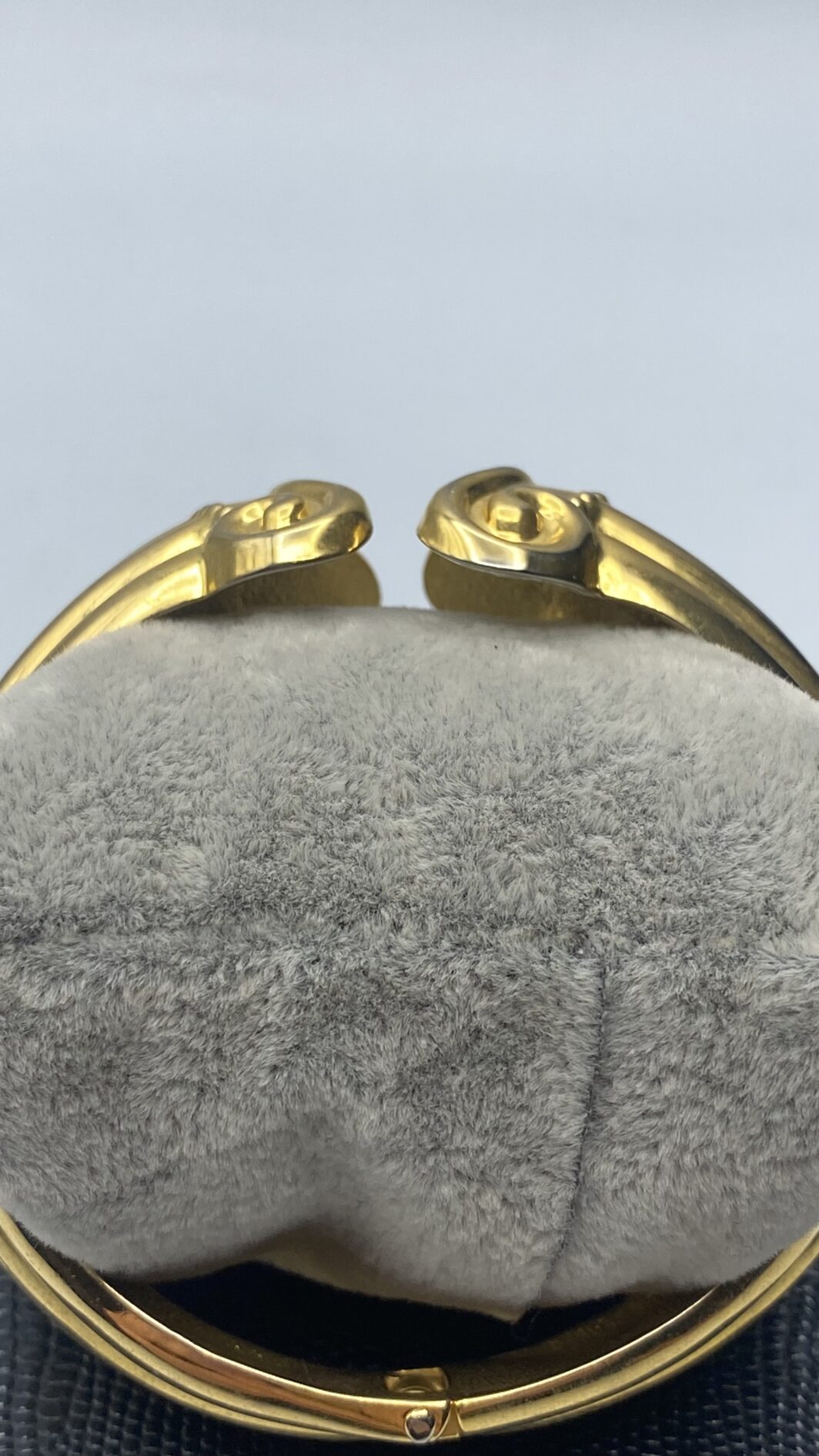 BANGLE IN METALLO DORATO. BIGIOTTERIA VINTAGE ANNI ‘70 - immagine 7