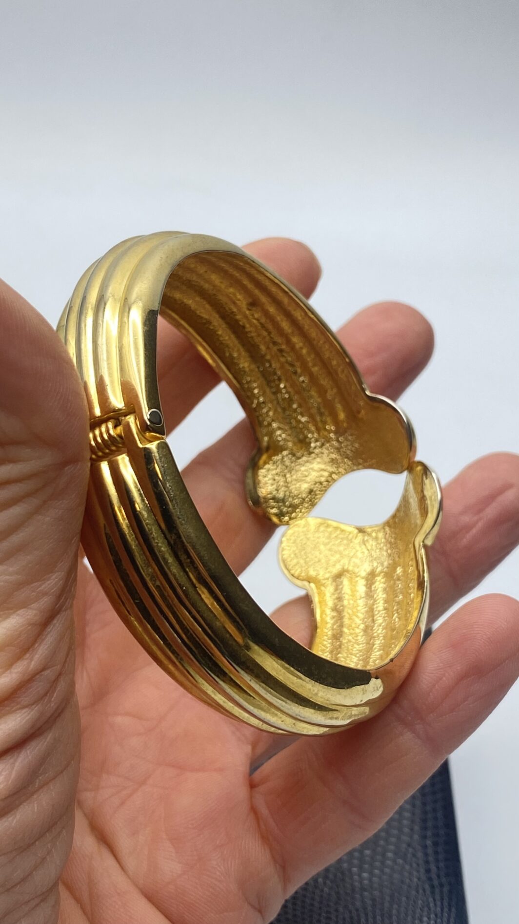BANGLE IN METALLO DORATO. BIGIOTTERIA VINTAGE ANNI ‘70 - immagine 6