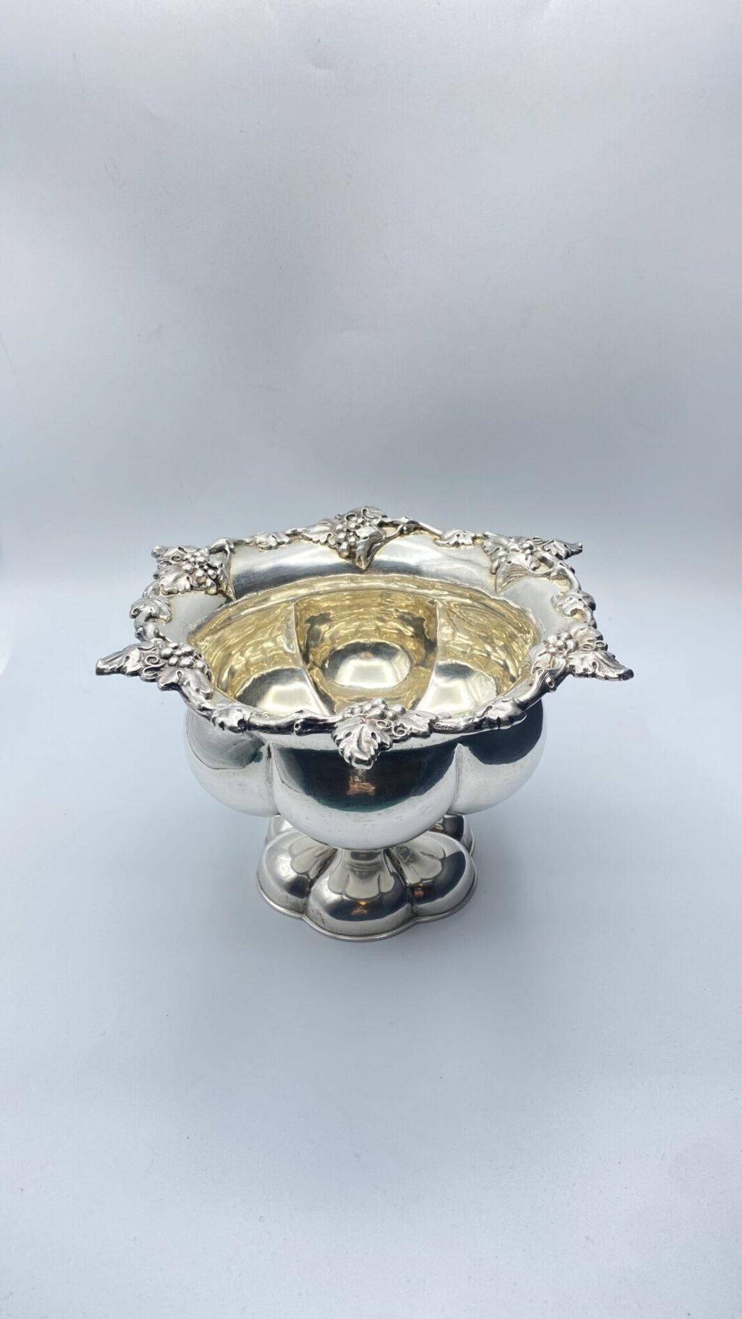 STRAORDINARIA ALZATA CON DECORI BACCANALI IN ARGENTO. PUNZONATA SVEZIA ANNO 1860 - immagine 3