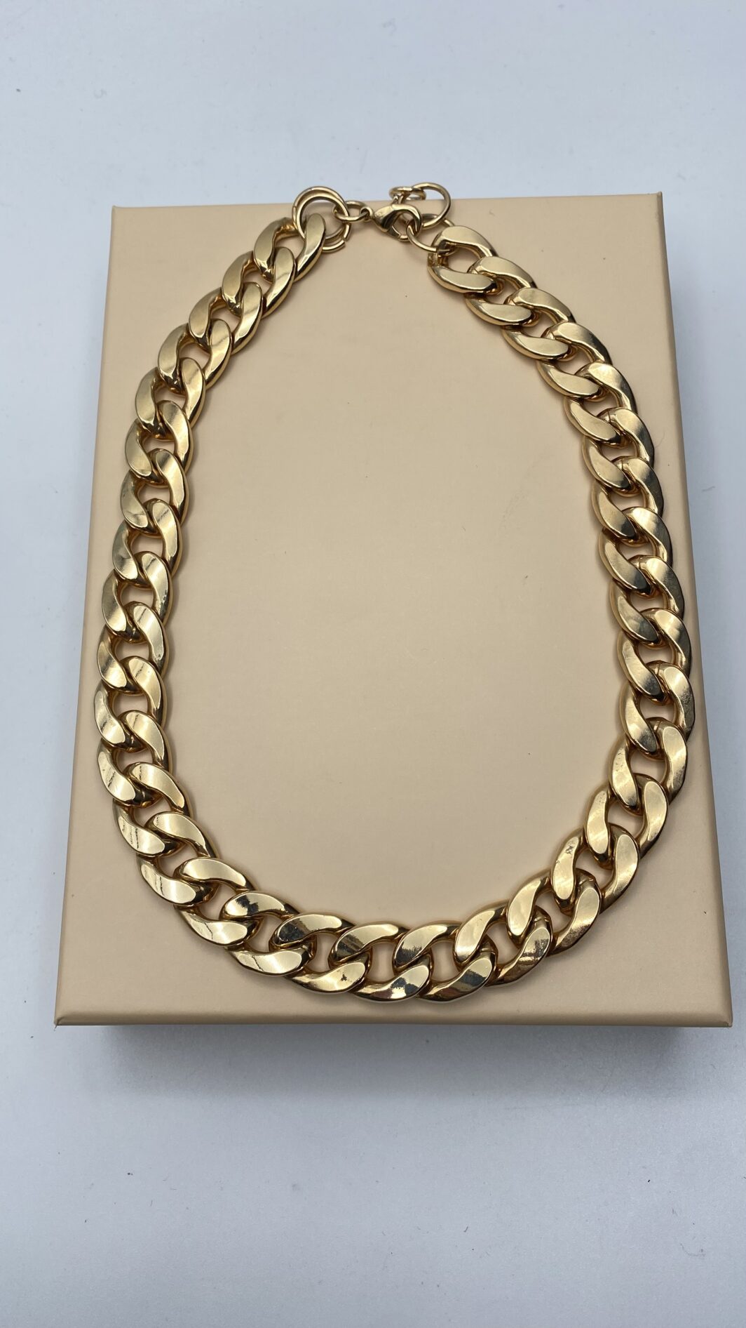 COLLANA DI BIGIOTTERIA VINTAGE IN METALLO DORATO. ANNI ‘80 - immagine 5