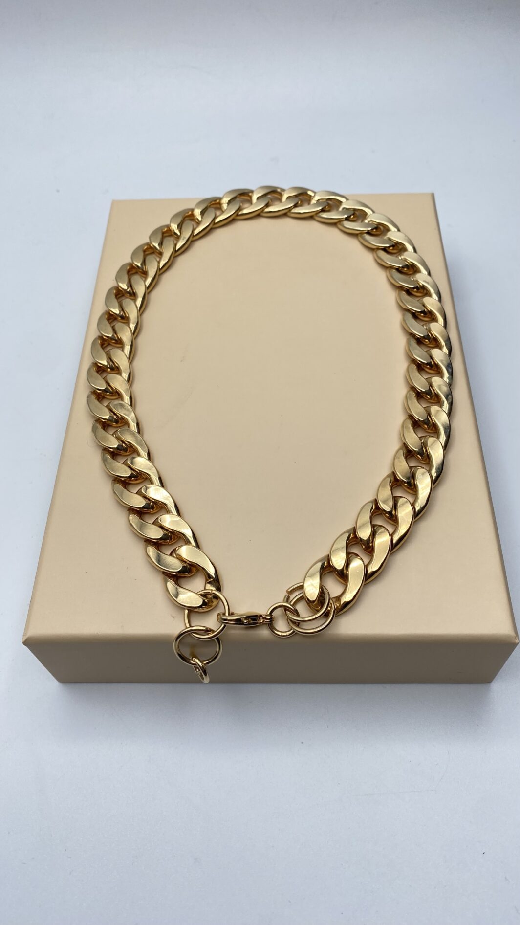 COLLANA DI BIGIOTTERIA VINTAGE IN METALLO DORATO. ANNI ‘80 - immagine 6
