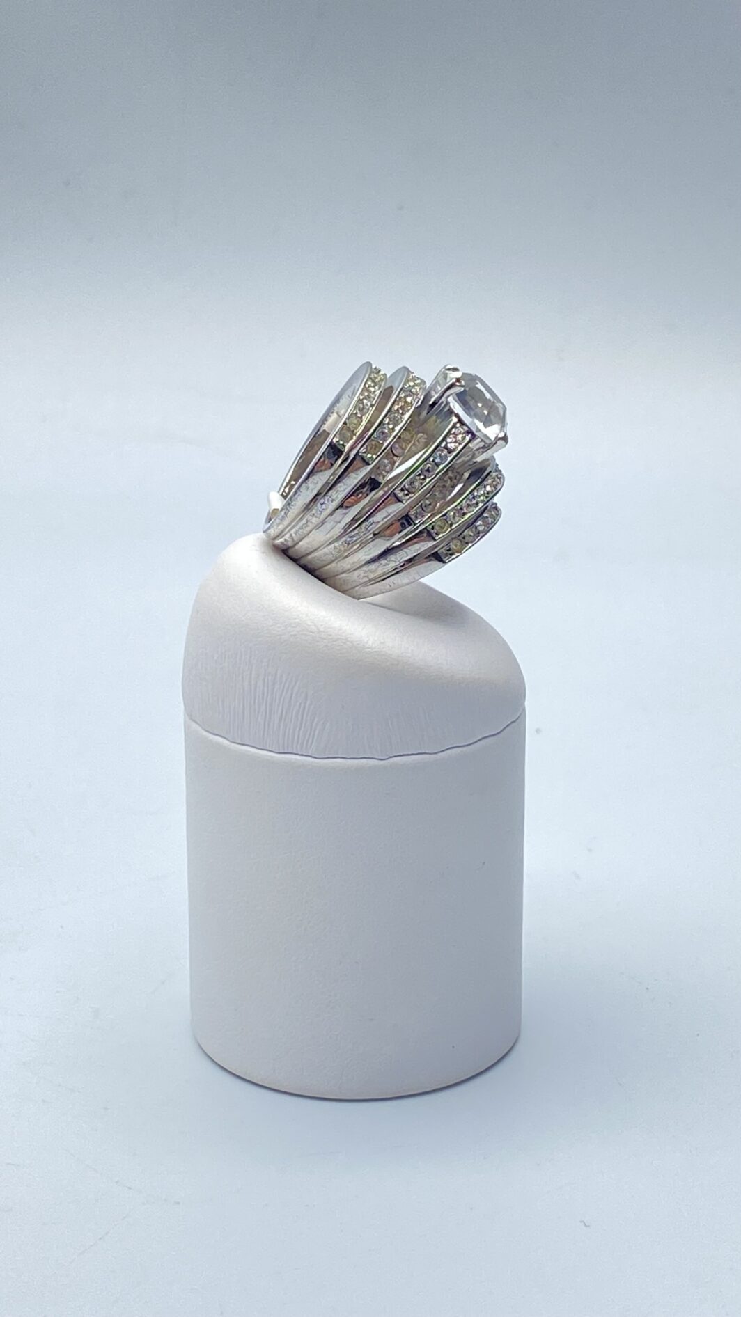 ANELLO DI BIGIOTTERIA VINTAGE, FIRMATO OTAZU. ANNI’90 - immagine 2