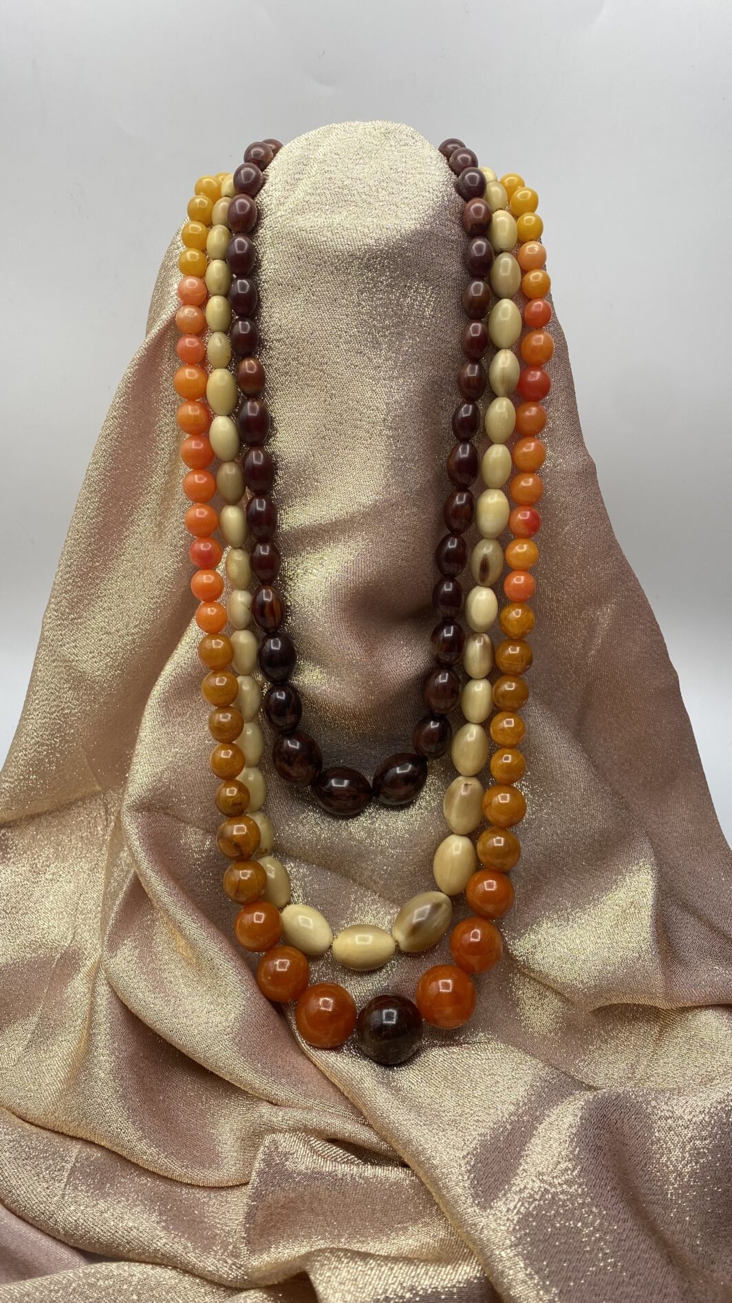 TRIS DI COLLANE VINTAGE IN BACHELITE CON COLORI A PENDANT. ANNI’40