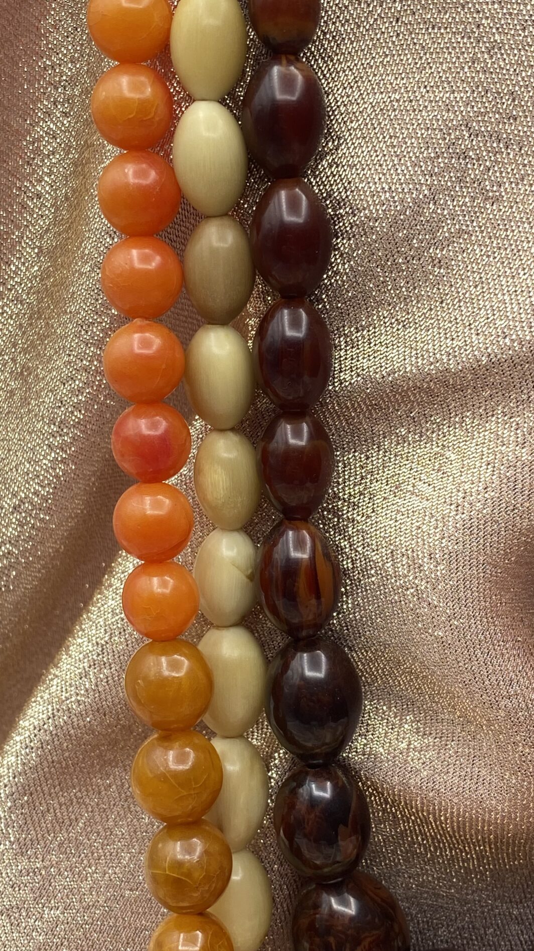 TRIS DI COLLANE VINTAGE IN BACHELITE CON COLORI A PENDANT. ANNI’40 - immagine 4