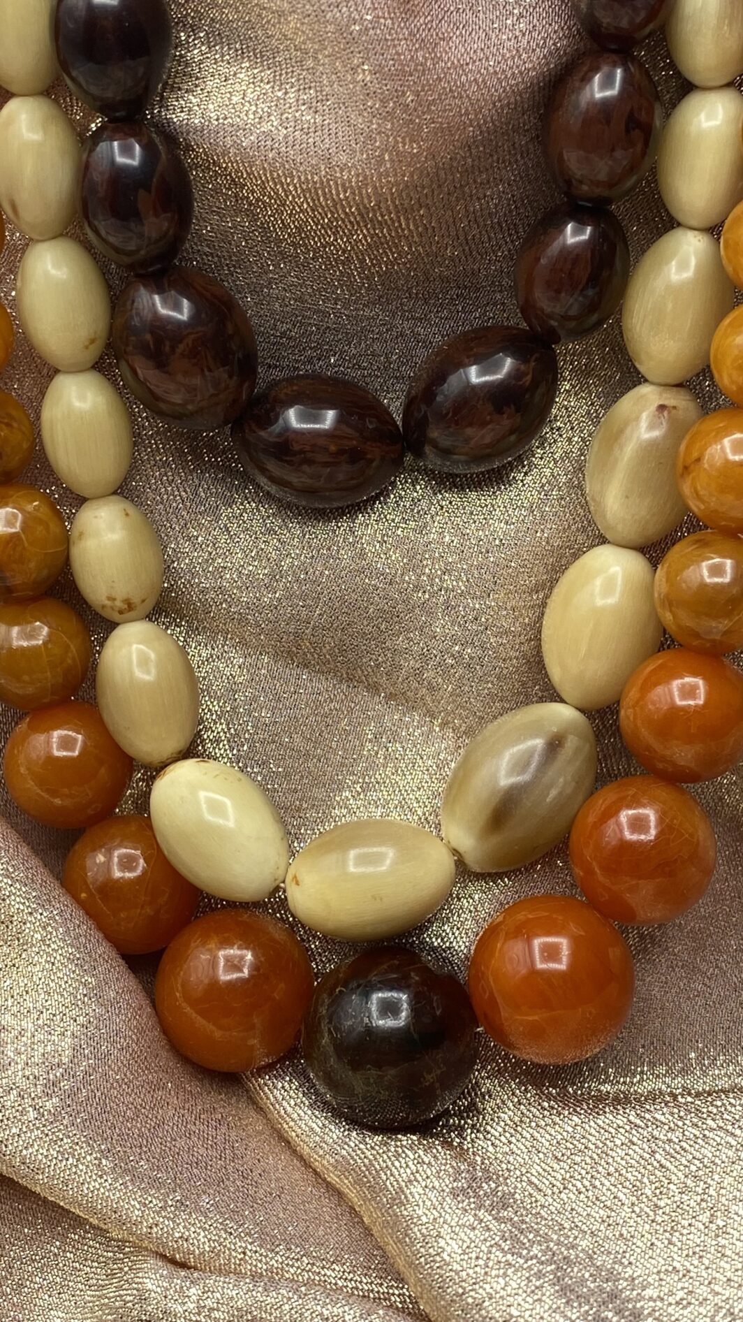 TRIS DI COLLANE VINTAGE IN BACHELITE CON COLORI A PENDANT. ANNI’40 - immagine 5