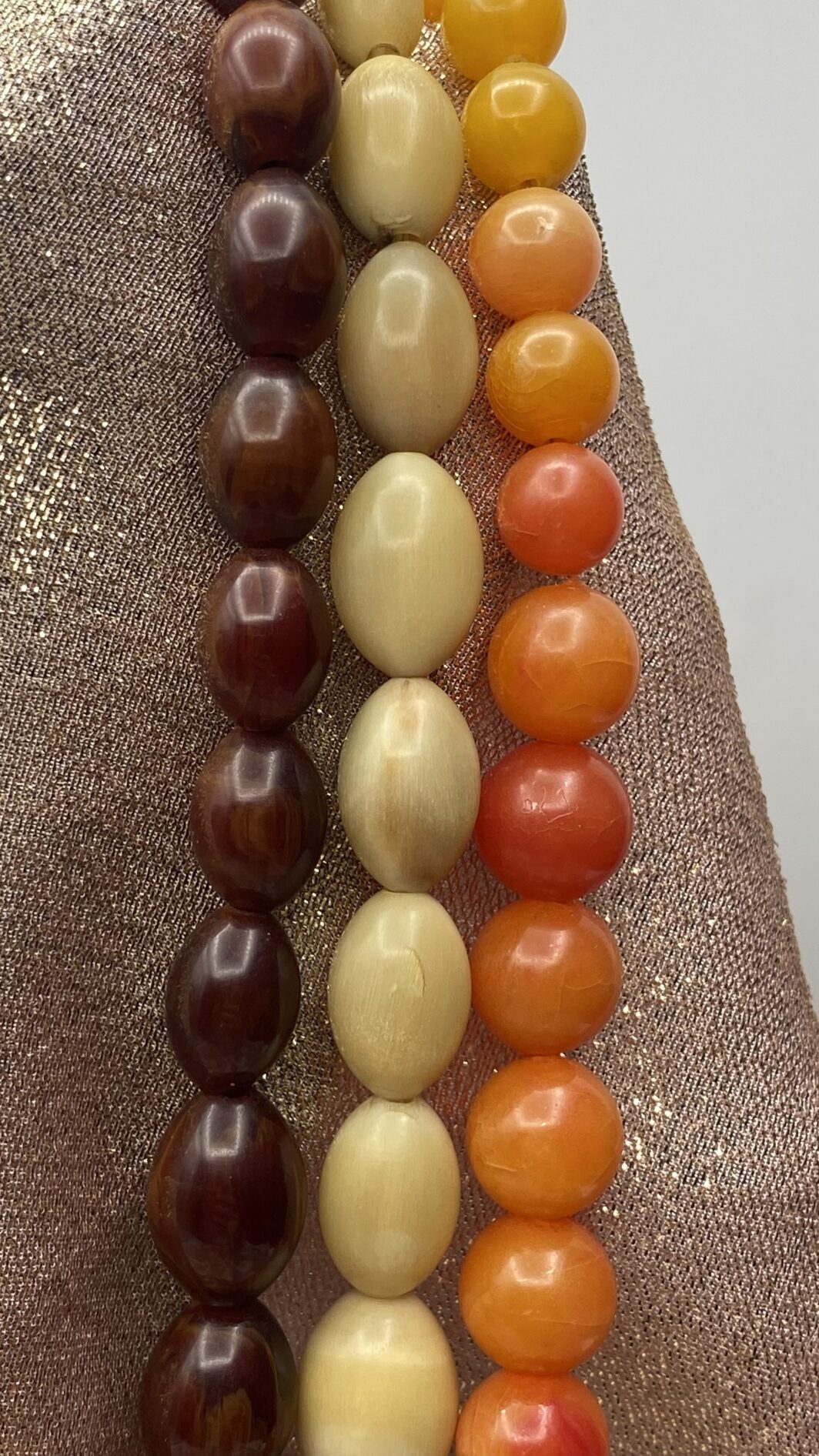 TRIS DI COLLANE VINTAGE IN BACHELITE CON COLORI A PENDANT. ANNI’40 - immagine 7
