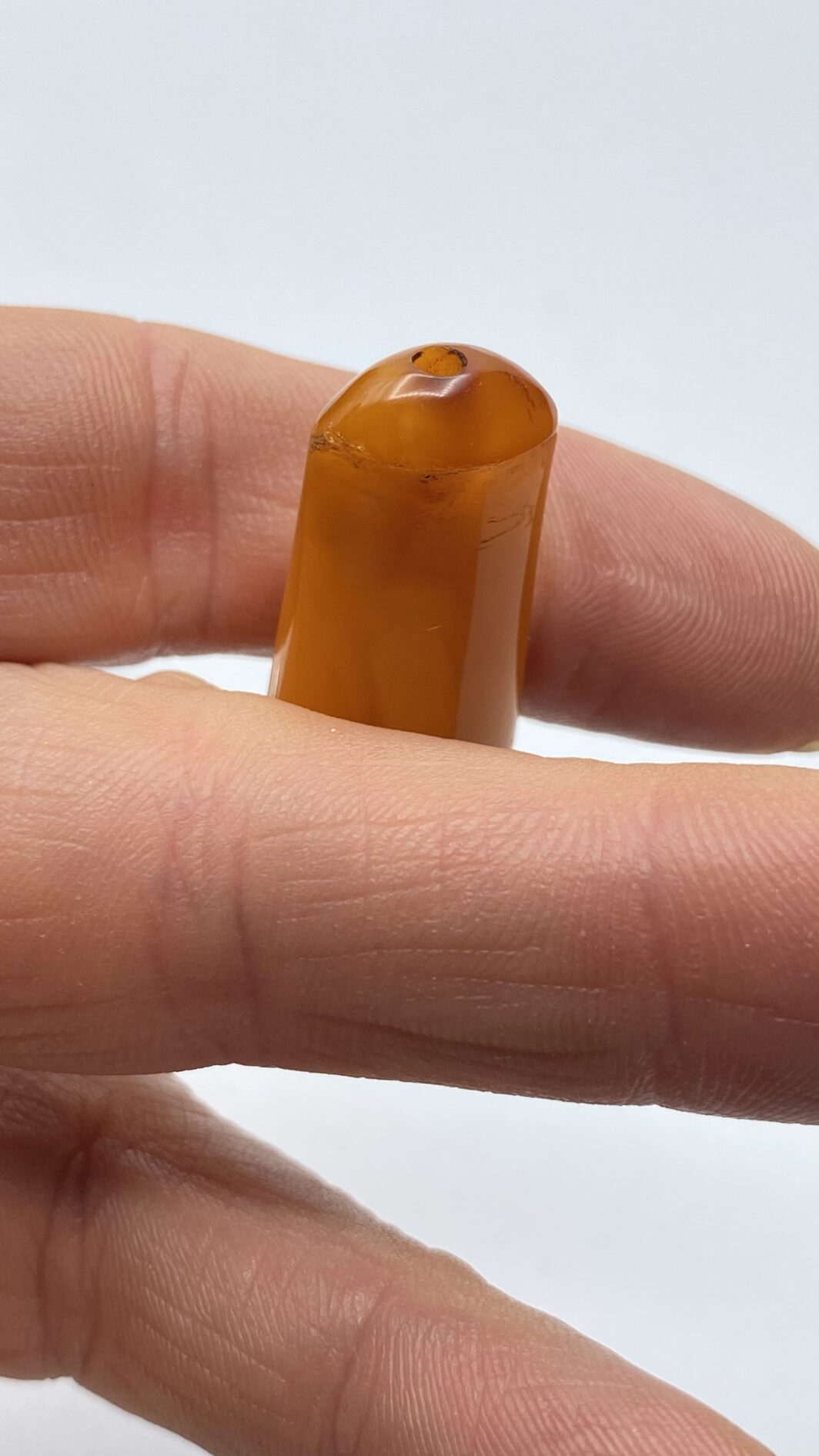 CANNELLO IN AMBRA E ORO BASSO CON CUSTODIA ORIGINALE IN ARGENTO. INGHILTERRA, EPOCA GIORGIO V, 1920ca. - immagine 9