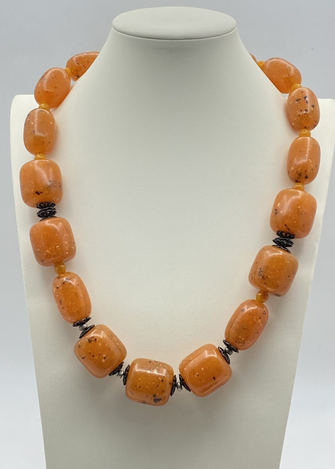 IMPORTANTE COLLANA VINTAGE IN BACHELITE.