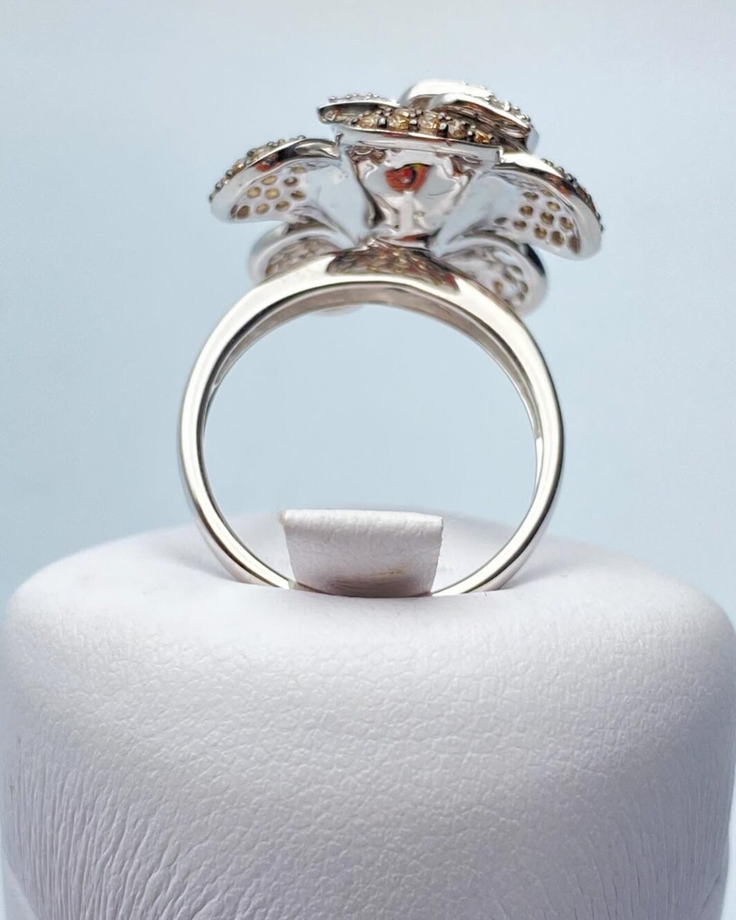 ANELLO FIORE IN ORO 18KT CON 1,5KT DI BRILLANTI. OREFICERIA ITALIANA VINTAGE, ANNI’80 - immagine 7