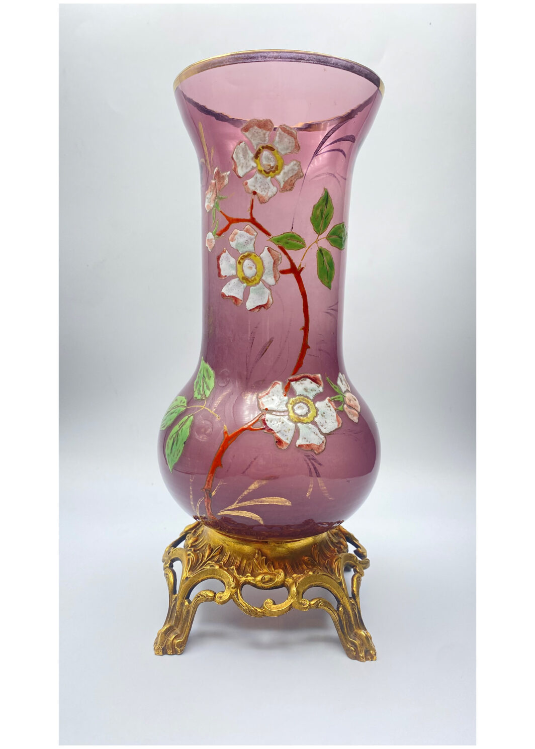 LEGRAS(1839-1916). VASO ART NOUVEAU CON DECORAZIONE A SMALTO CON ROSE CANINE.