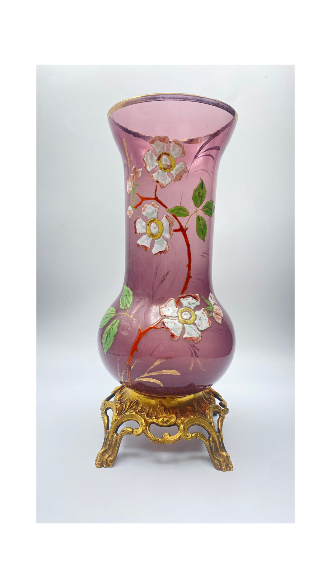 LEGRAS(1839-1916). VASO ART NOUVEAU CON DECORAZIONE A SMALTO CON ROSE CANINE.