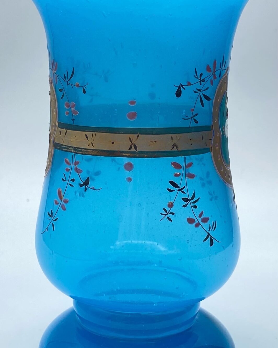 VASO IN OPALINE DIPINTA A MANO. FINE EPOCA VITTORIANA, XIX sec. - immagine 3