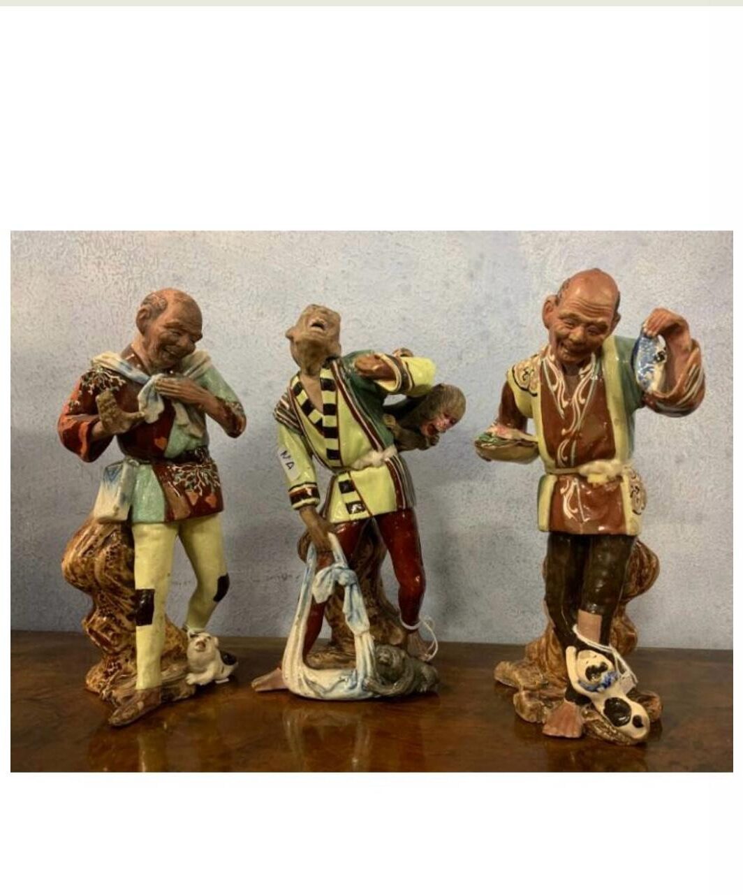 ANTICHE STATUETTE ORIENTALI, TUTTE FIRMATE ALLA  BASE, IN MAIOLICA INVETRIATA POLICROMA. CINA, XIX SECOLO