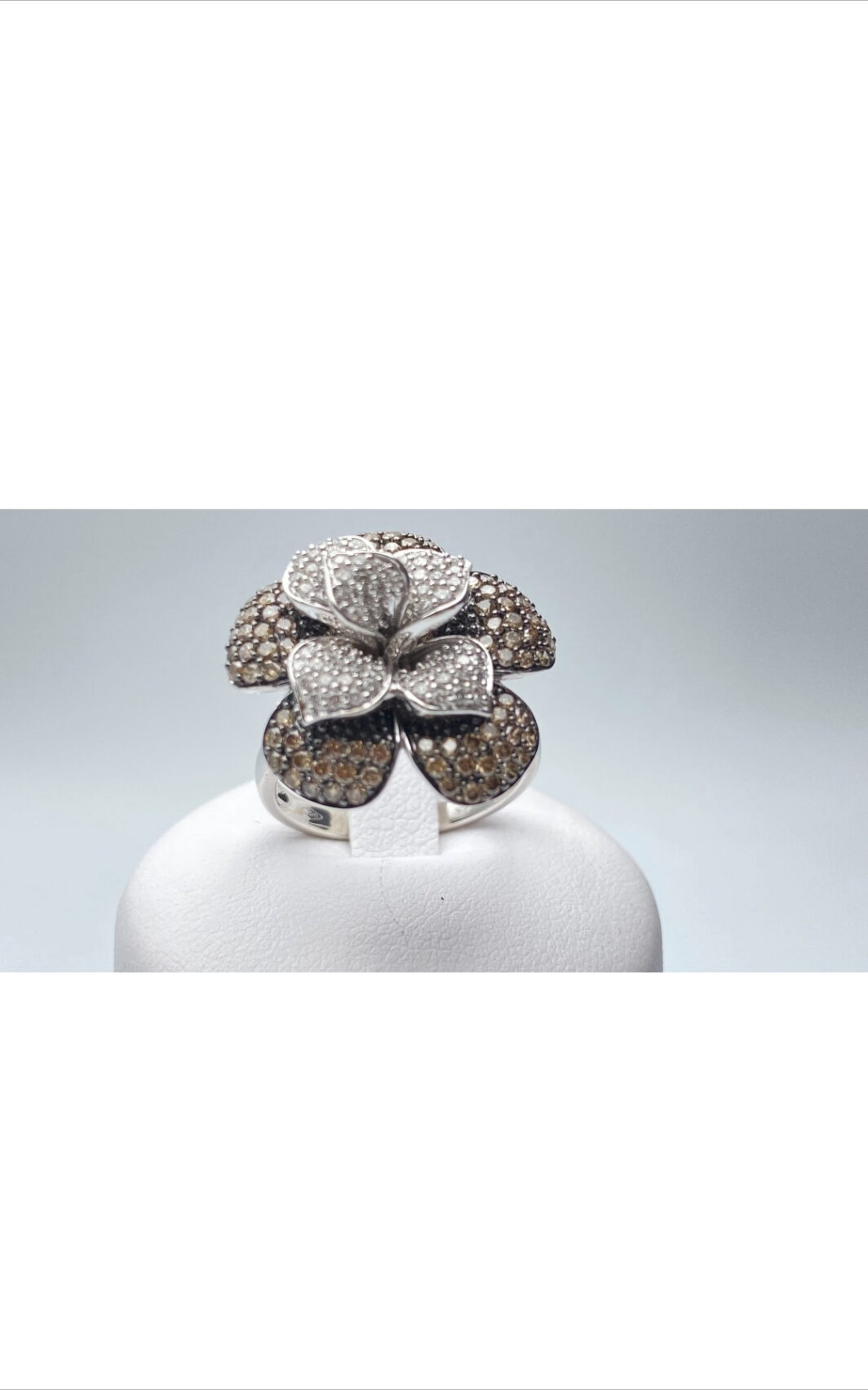 ANELLO FIORE IN ORO 18KT CON 1,5KT DI BRILLANTI. OREFICERIA ITALIANA VINTAGE, ANNI’80 - immagine 11