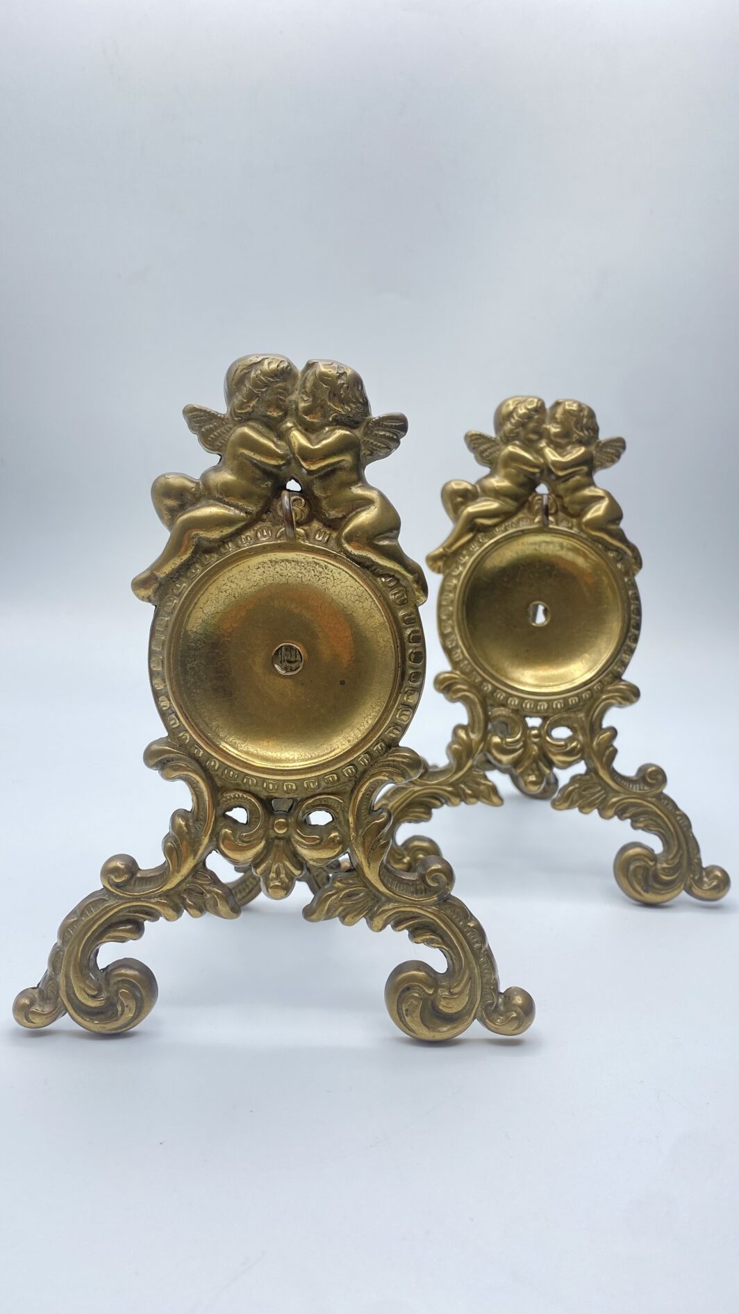PAIO DI PORTAOROLOGI DA TASCHINO, PER COMODINO O SCRITTOIO, IN BRONZO DORATO. FRANCIA, XIX sec. - immagine 5