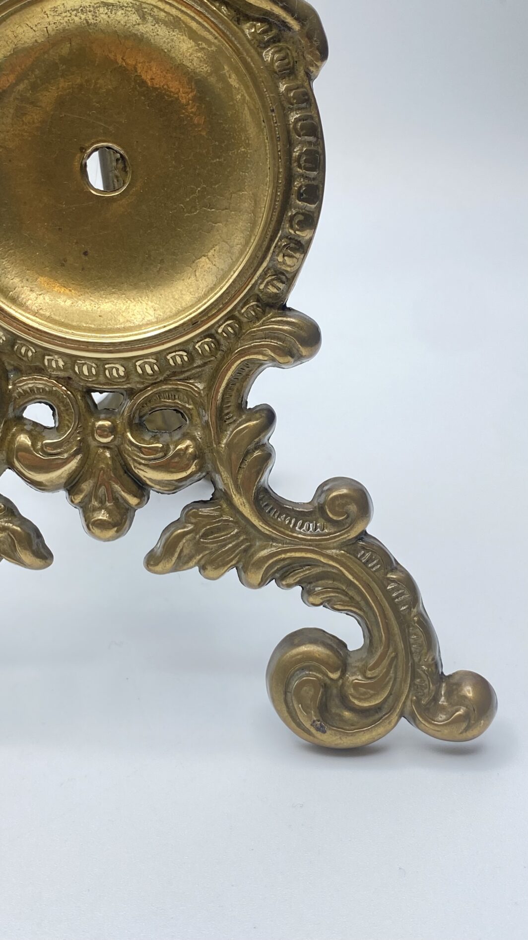 PAIO DI PORTAOROLOGI DA TASCHINO, PER COMODINO O SCRITTOIO, IN BRONZO DORATO. FRANCIA, XIX sec. - immagine 13