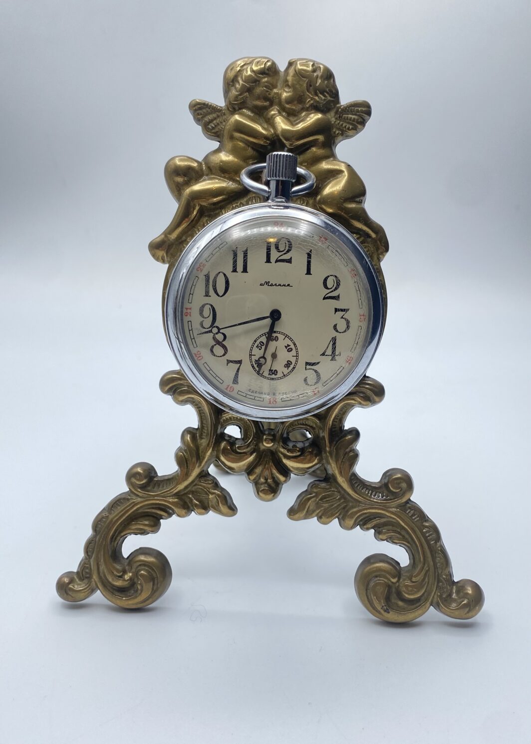 PAIO DI PORTAOROLOGI DA TASCHINO, PER COMODINO O SCRITTOIO, IN BRONZO DORATO. FRANCIA, XIX sec.