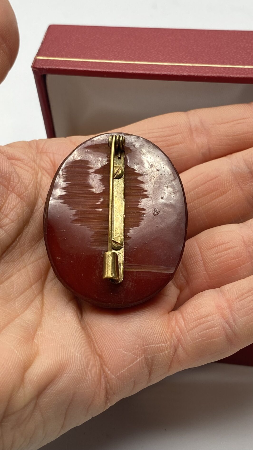 CAMMEO IN BACHELITE COLOR DIASPRO ROSSO DI SICILIA, FIRMATO DUCHY. BIGIOTTERIA VINTAGE ANNI ‘40 - immagine 4