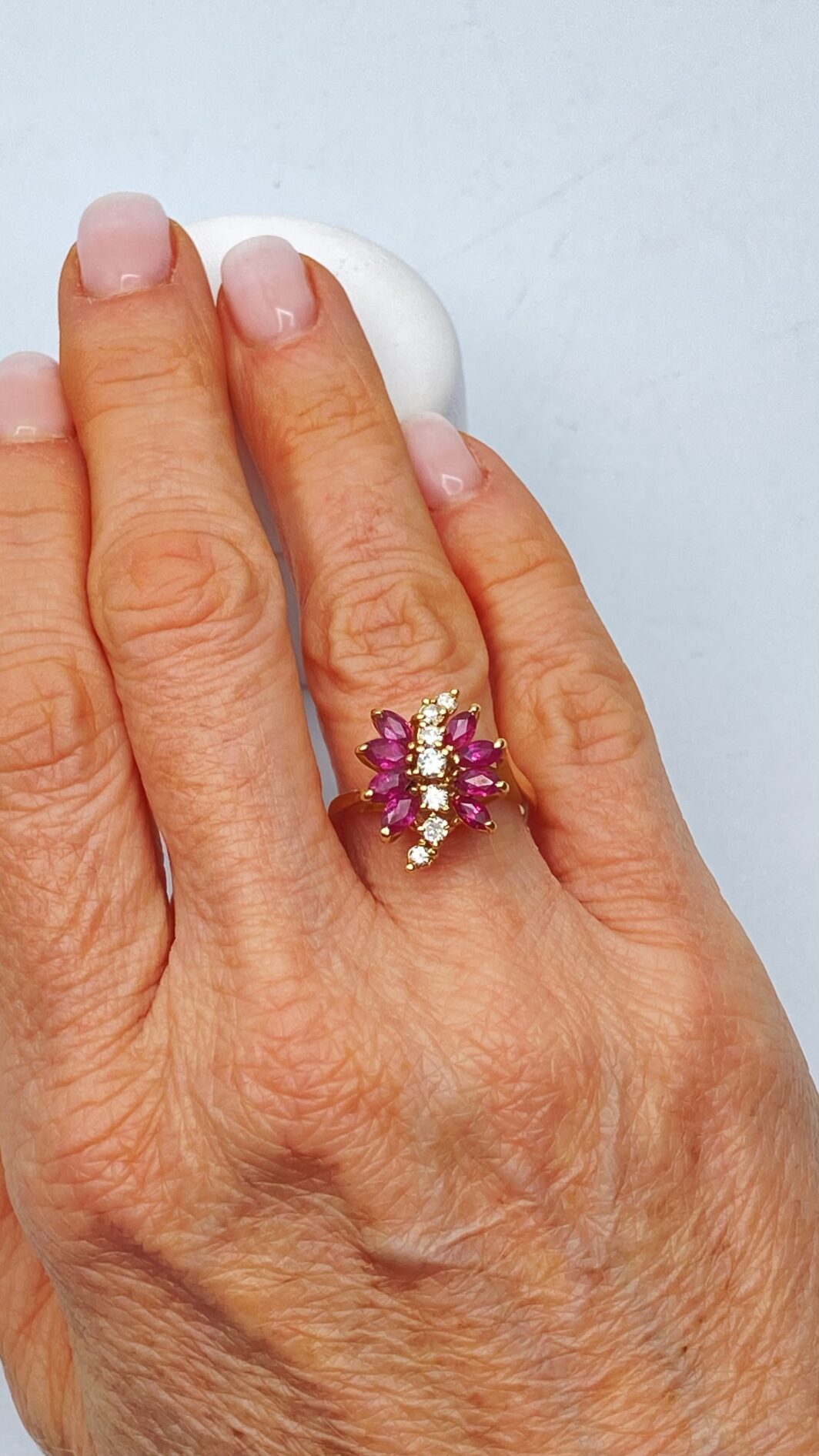 ANELLO VINTAGE ANNI ‘50, CON RUBINI E BRILLANTI, IN ORO 14KT. - immagine 6
